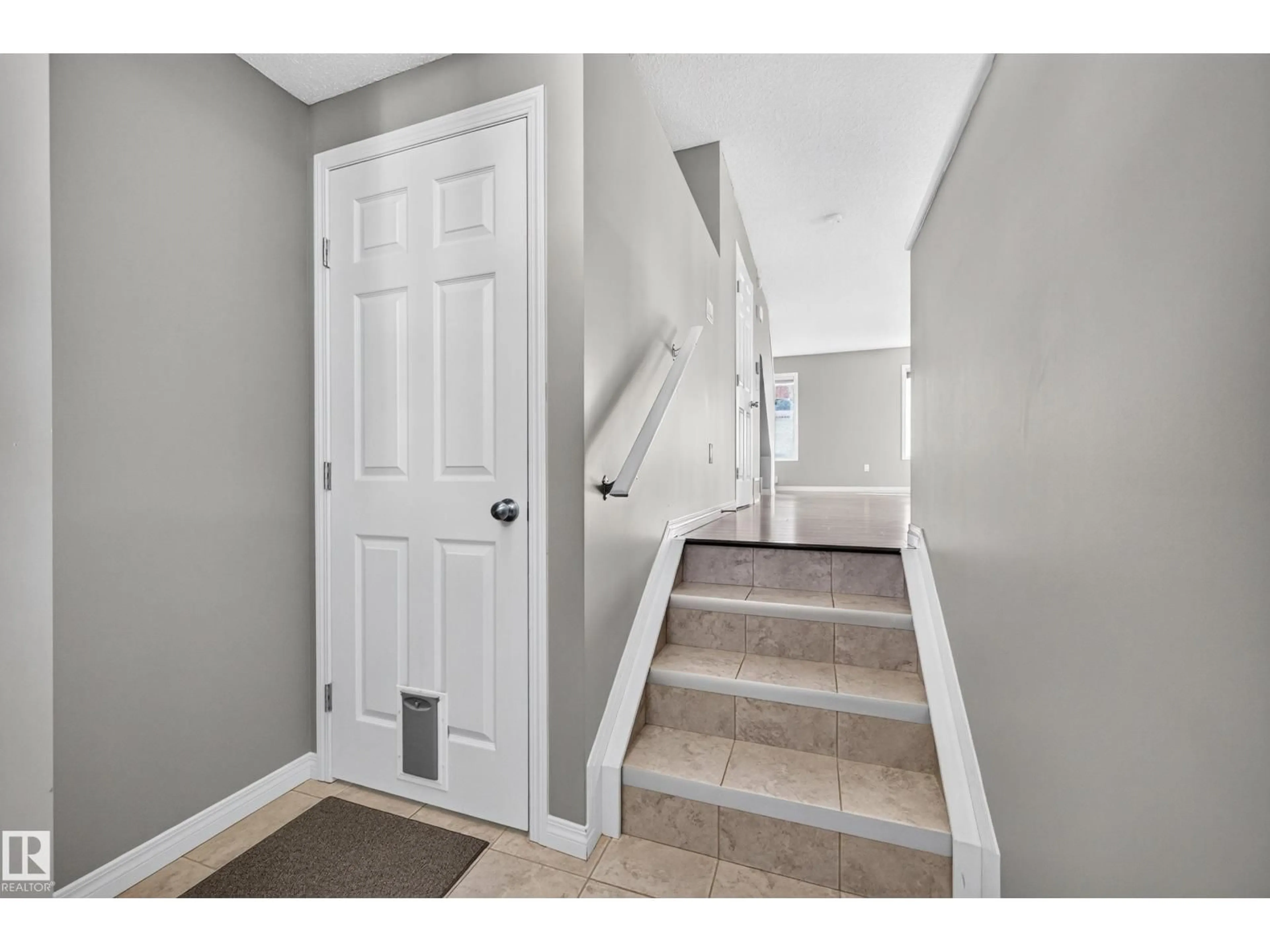 Indoor entryway for #81 - 2905 141 ST, Edmonton Alberta T6W3M4