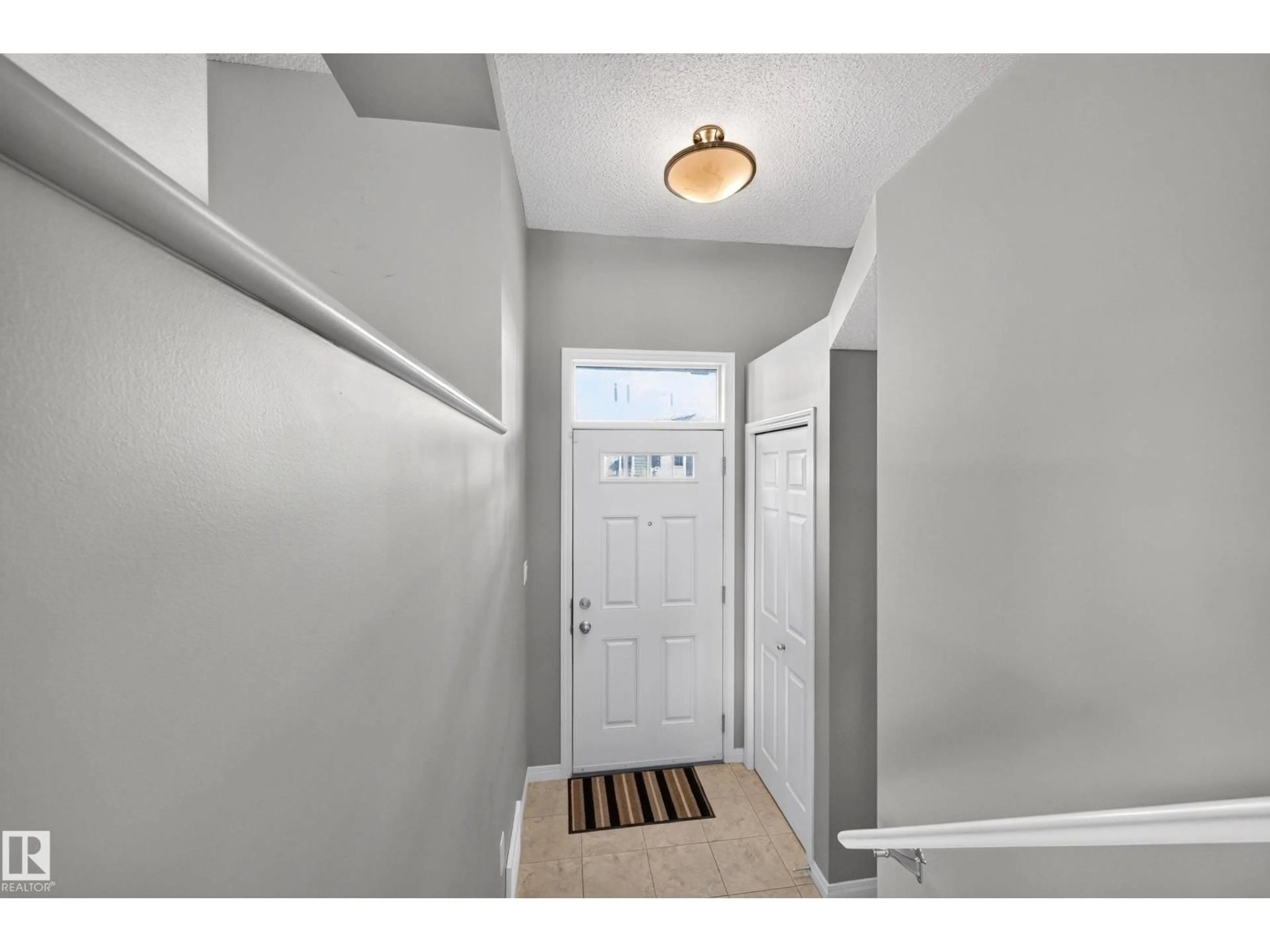 Indoor entryway for #81 - 2905 141 ST, Edmonton Alberta T6W3M4
