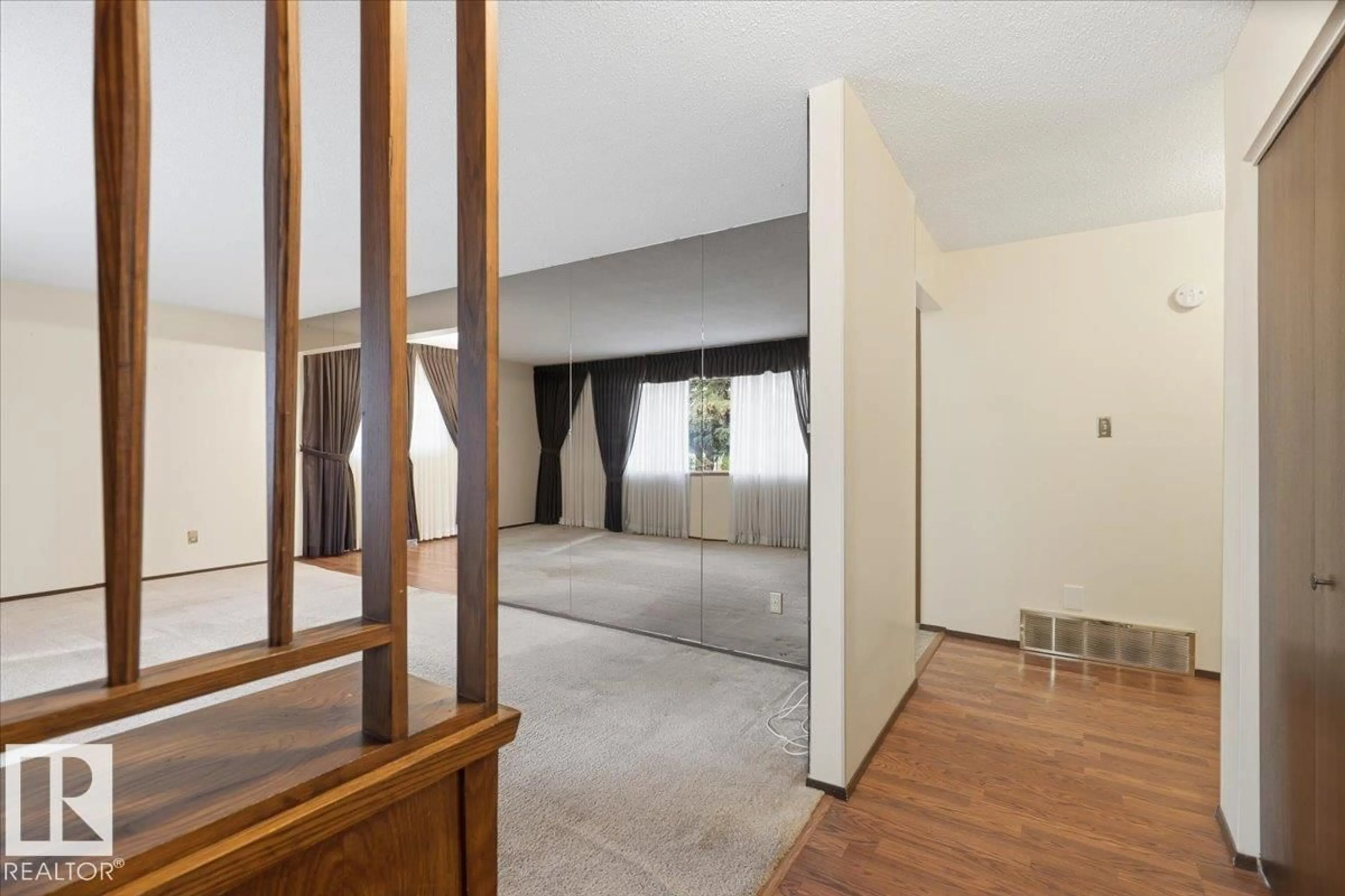 Indoor foyer for 27 CHIPPAWA RD, Leduc Alberta T9E4N1