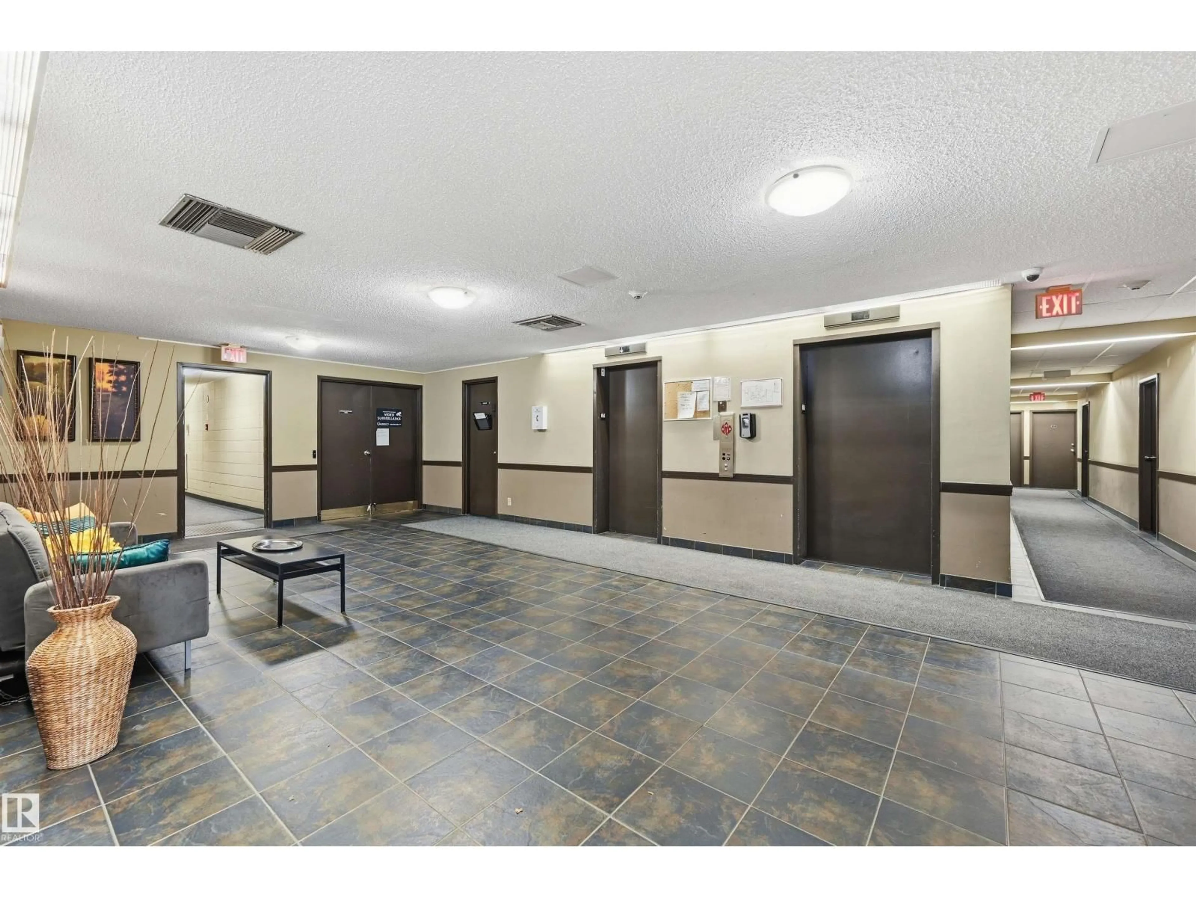 Indoor foyer for 205 - 10175 114 ST, Edmonton Alberta T5K2L4