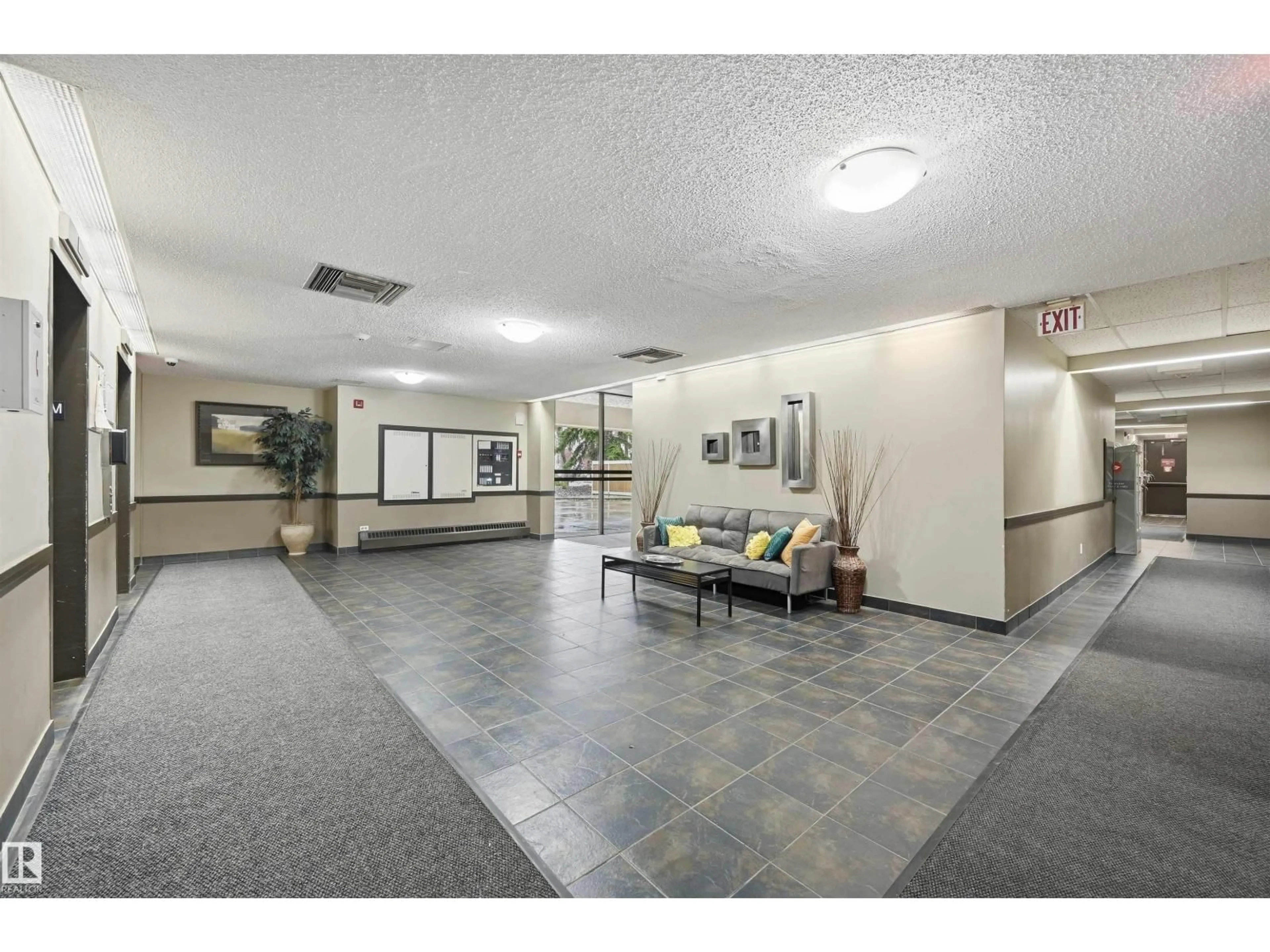 Indoor foyer for 205 - 10175 114 ST, Edmonton Alberta T5K2L4