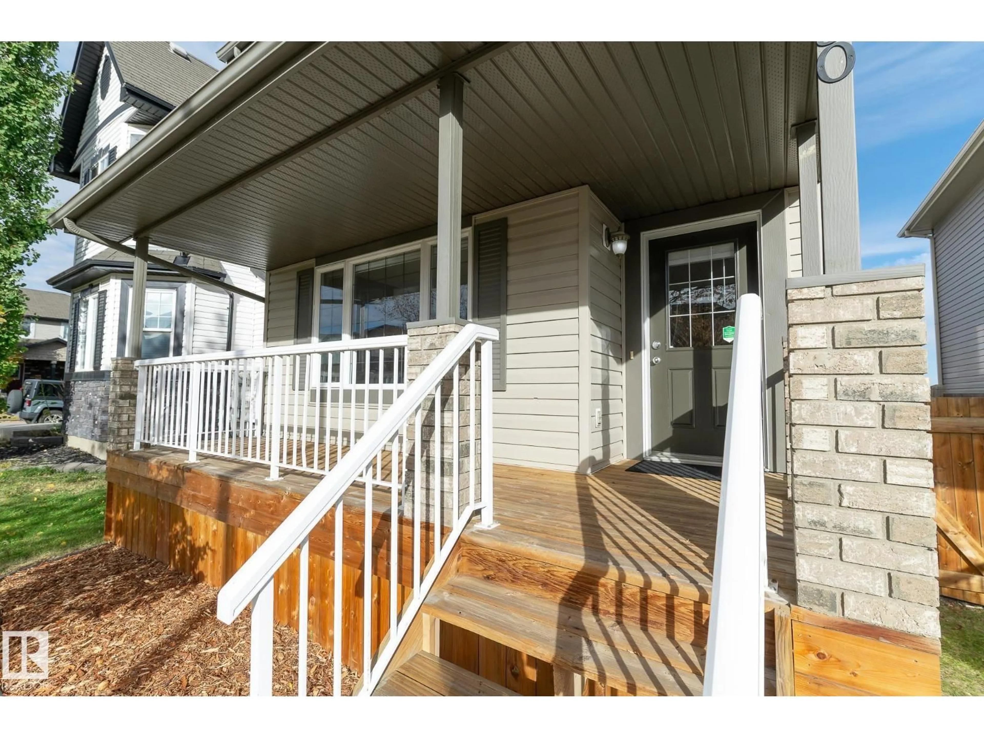 Indoor entryway for 50 VIVIAN WY, Spruce Grove Alberta T7X0H3