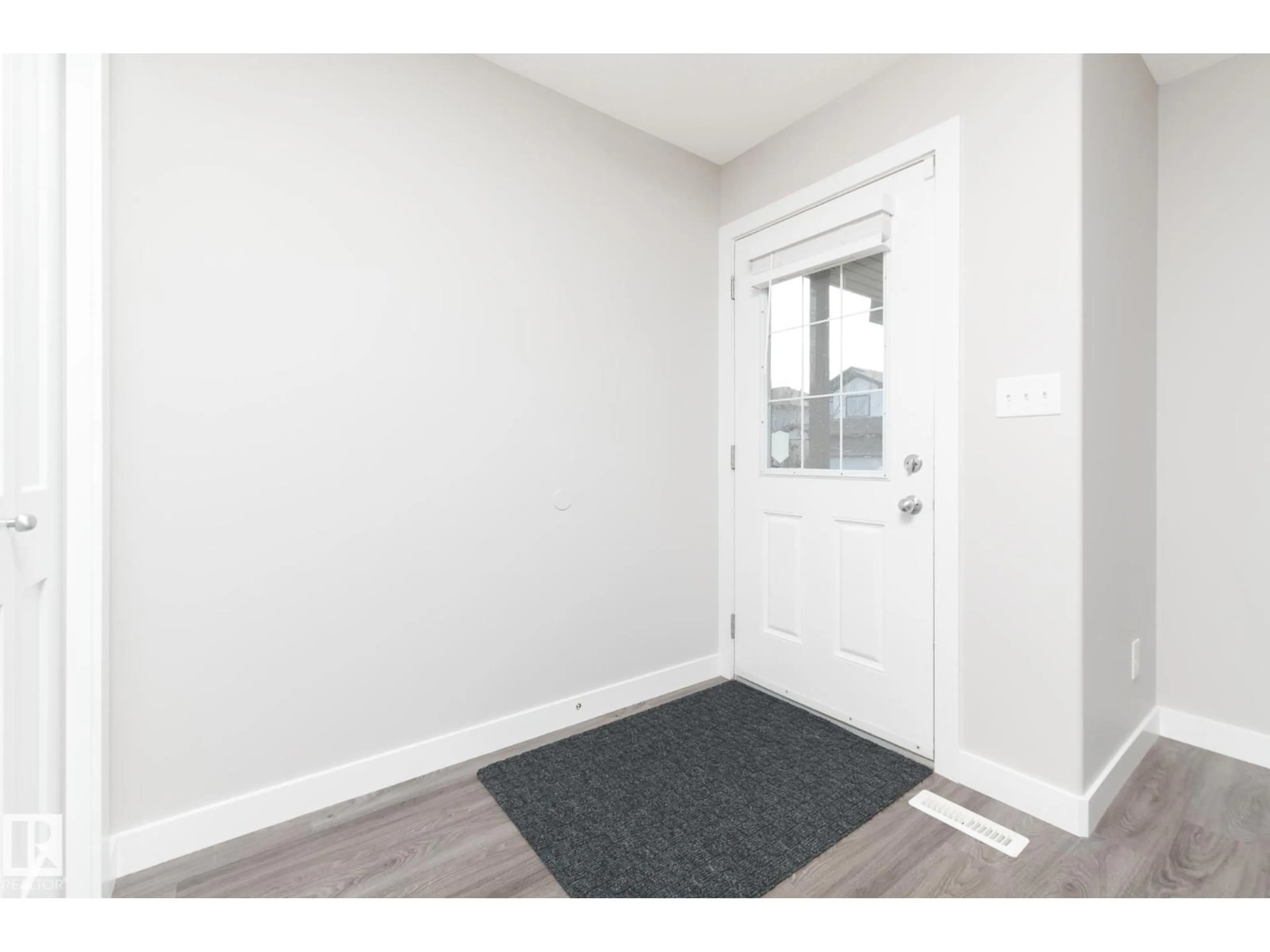 Indoor entryway for 50 VIVIAN WY, Spruce Grove Alberta T7X0H3