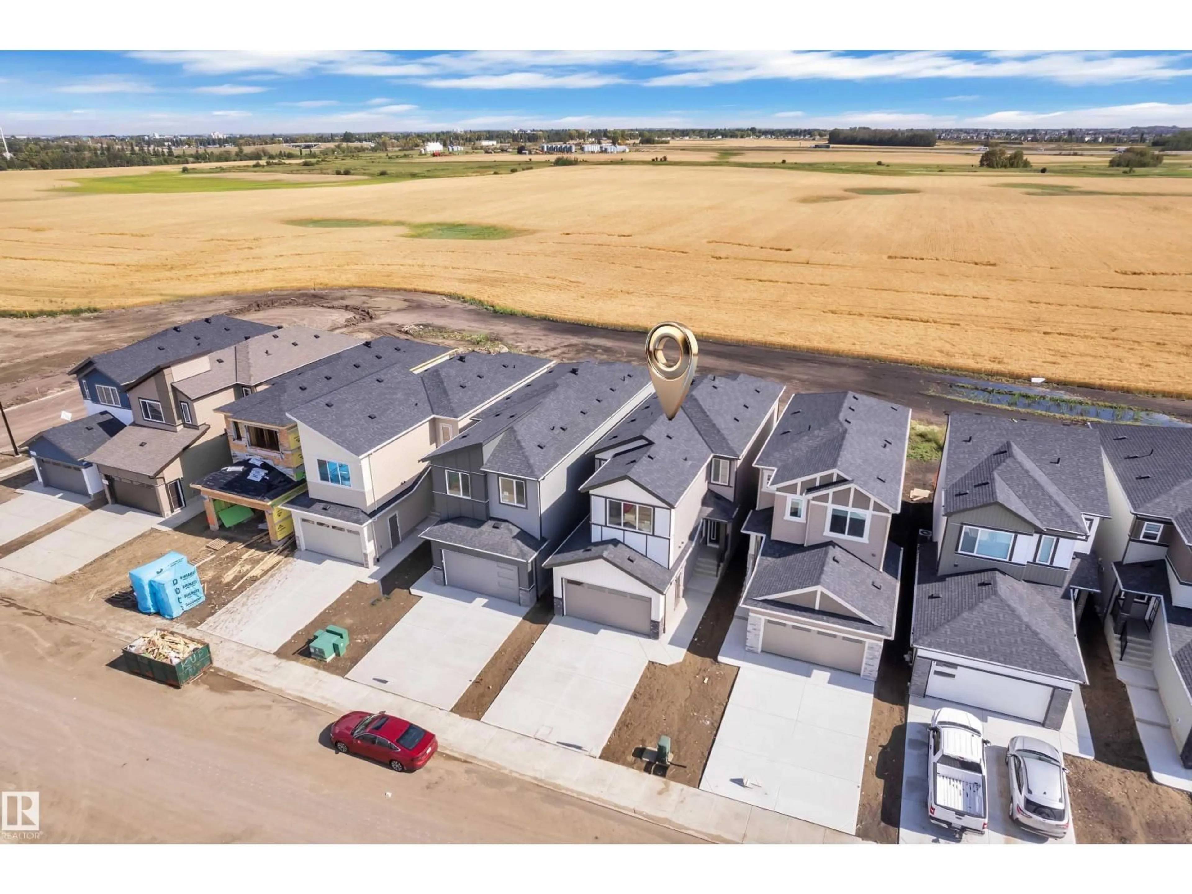 A pic from outside/outdoor area/front of a property/back of a property/a pic from drone, street for 790 BANK DR, Leduc Alberta T9E1G2