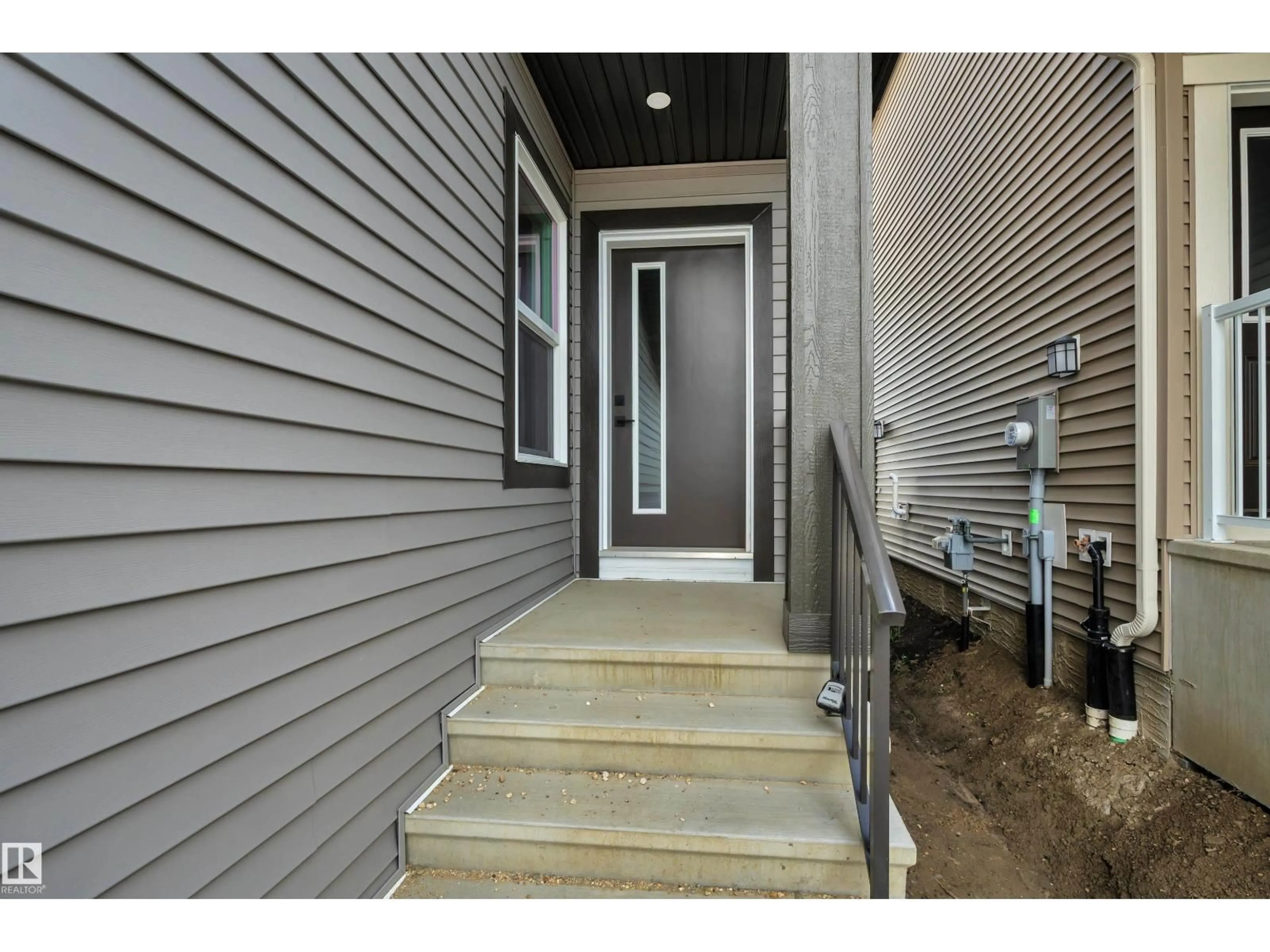Indoor entryway for 790 BANK DR, Leduc Alberta T9E1G2