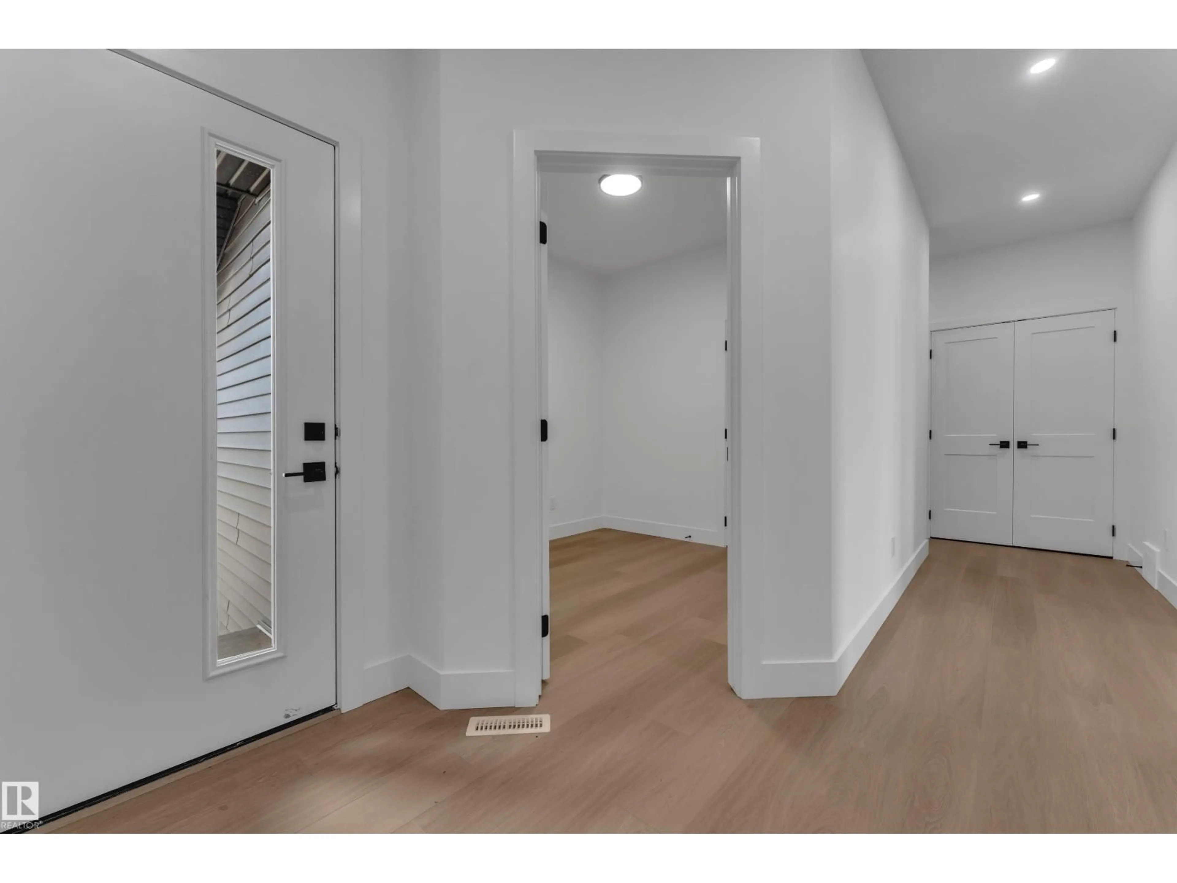 Indoor entryway for 790 BANK DR, Leduc Alberta T9E1G2
