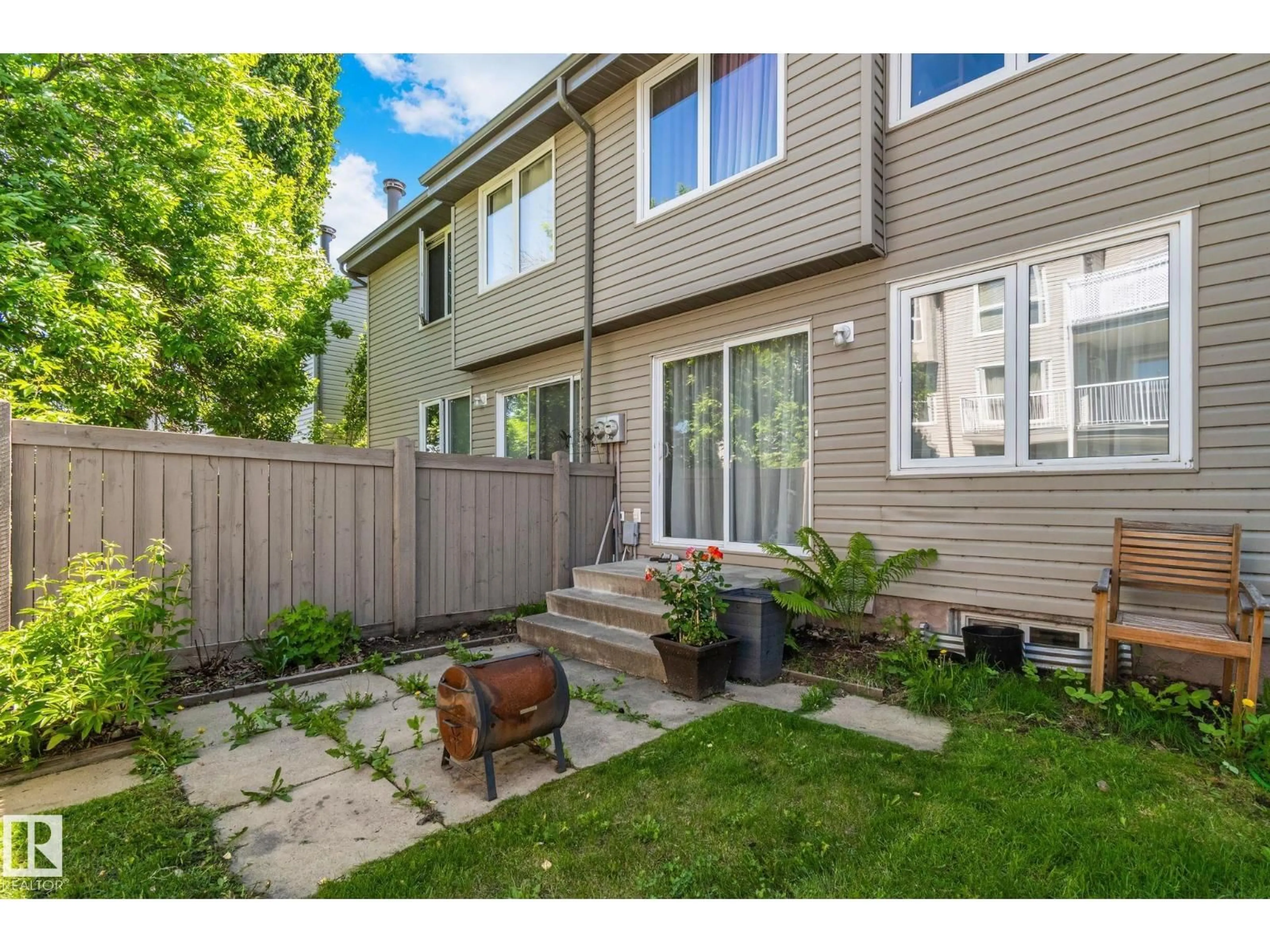 Patio, street for 41 AKINSDALE GD, St. Albert Alberta T8N2W8