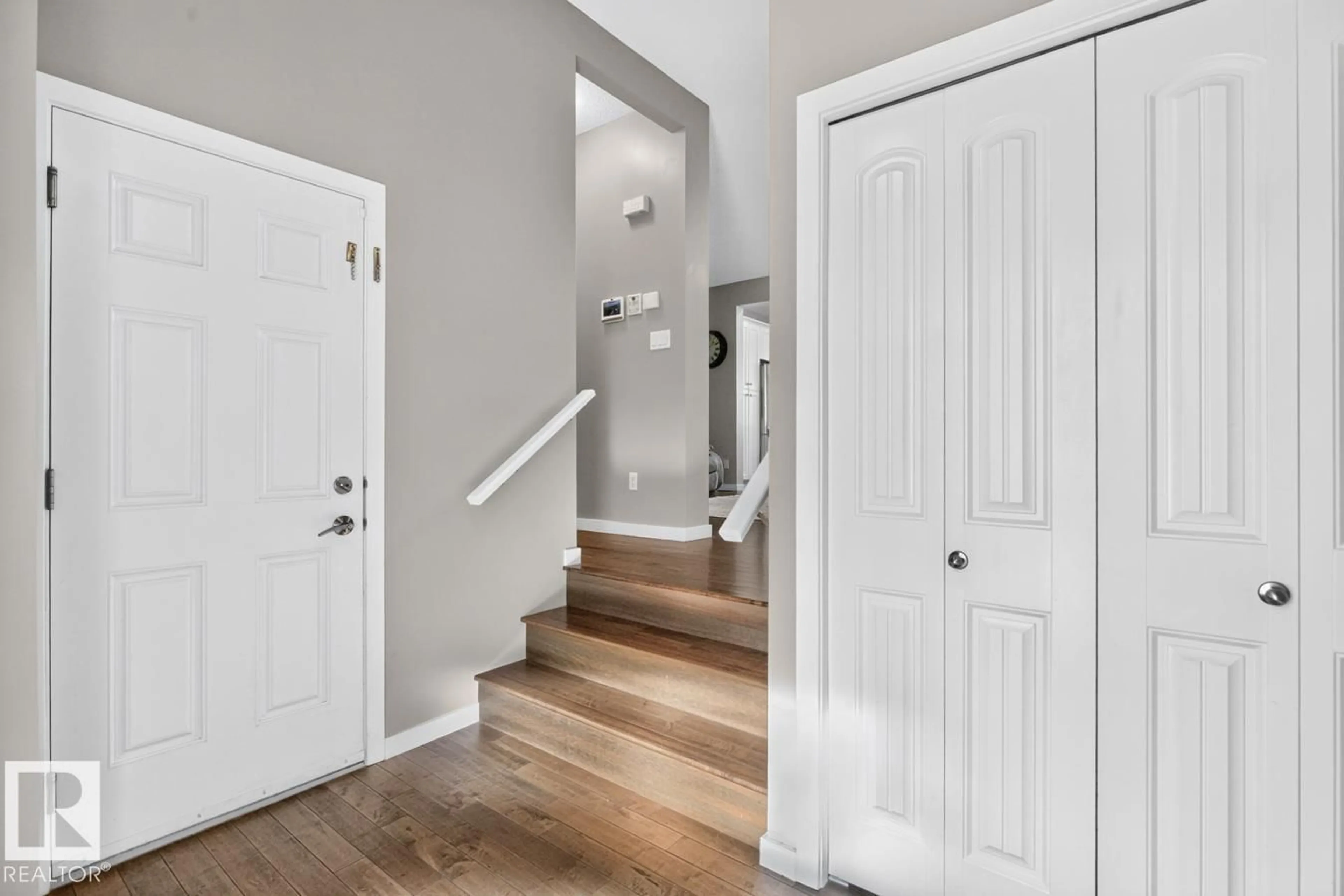 Indoor entryway for 411 SIMMONDS WY, Leduc Alberta T9E0E6