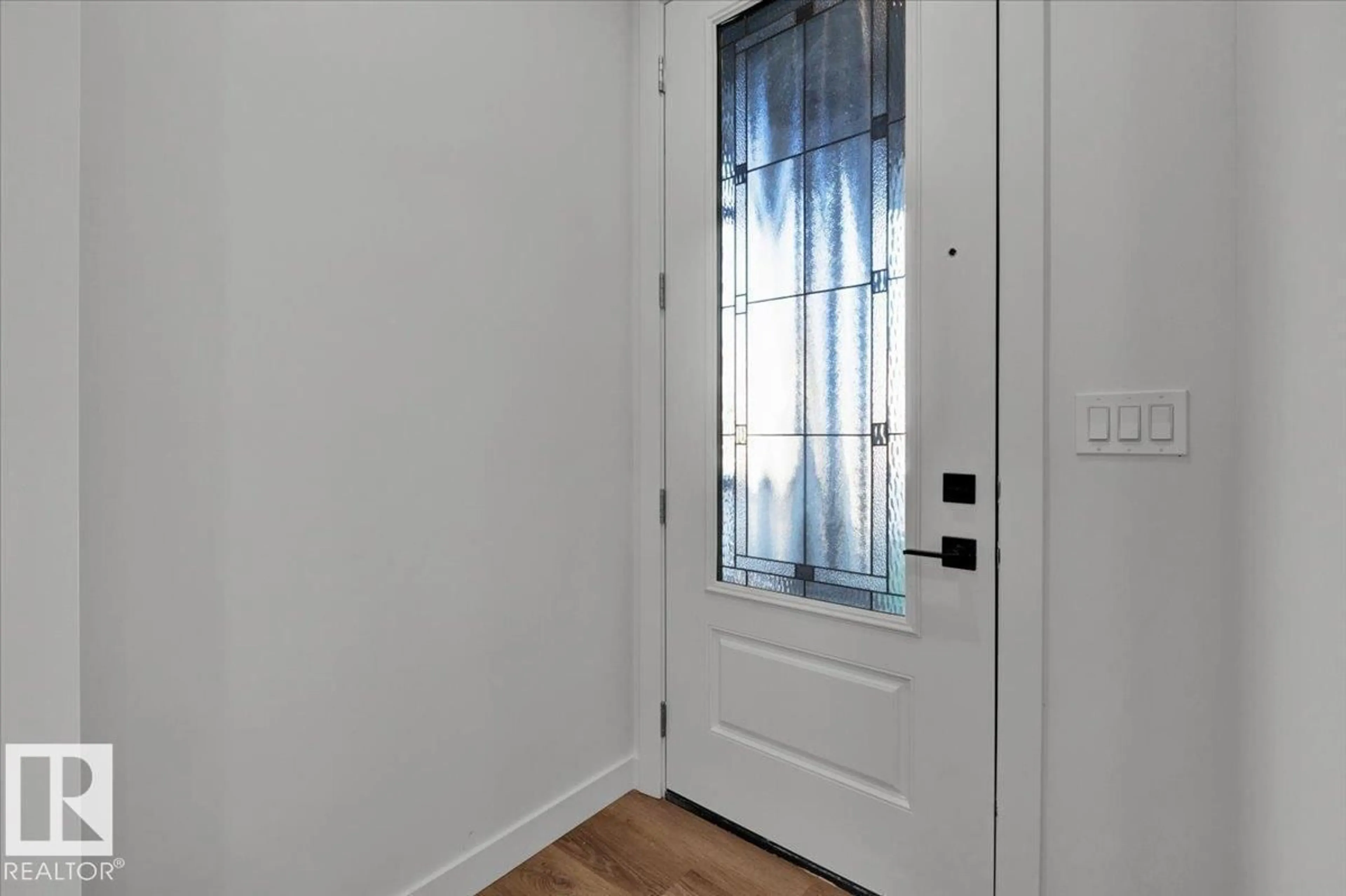 Indoor entryway for 1115 GYRFALCON CR, Edmonton Alberta T5S0S1