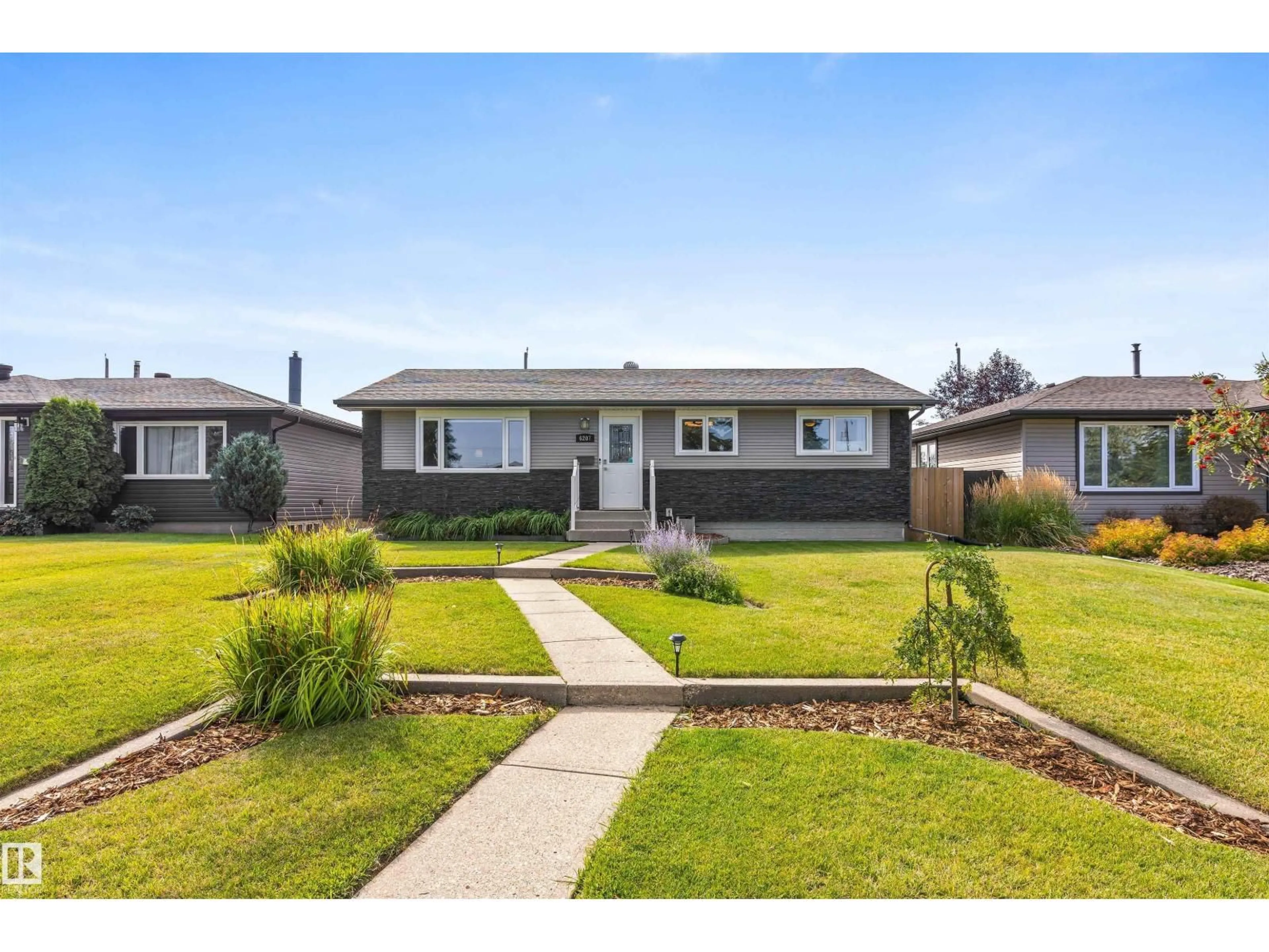 Home with vinyl exterior material, street for NW - 6207 85 AV, Edmonton Alberta T6B0J4