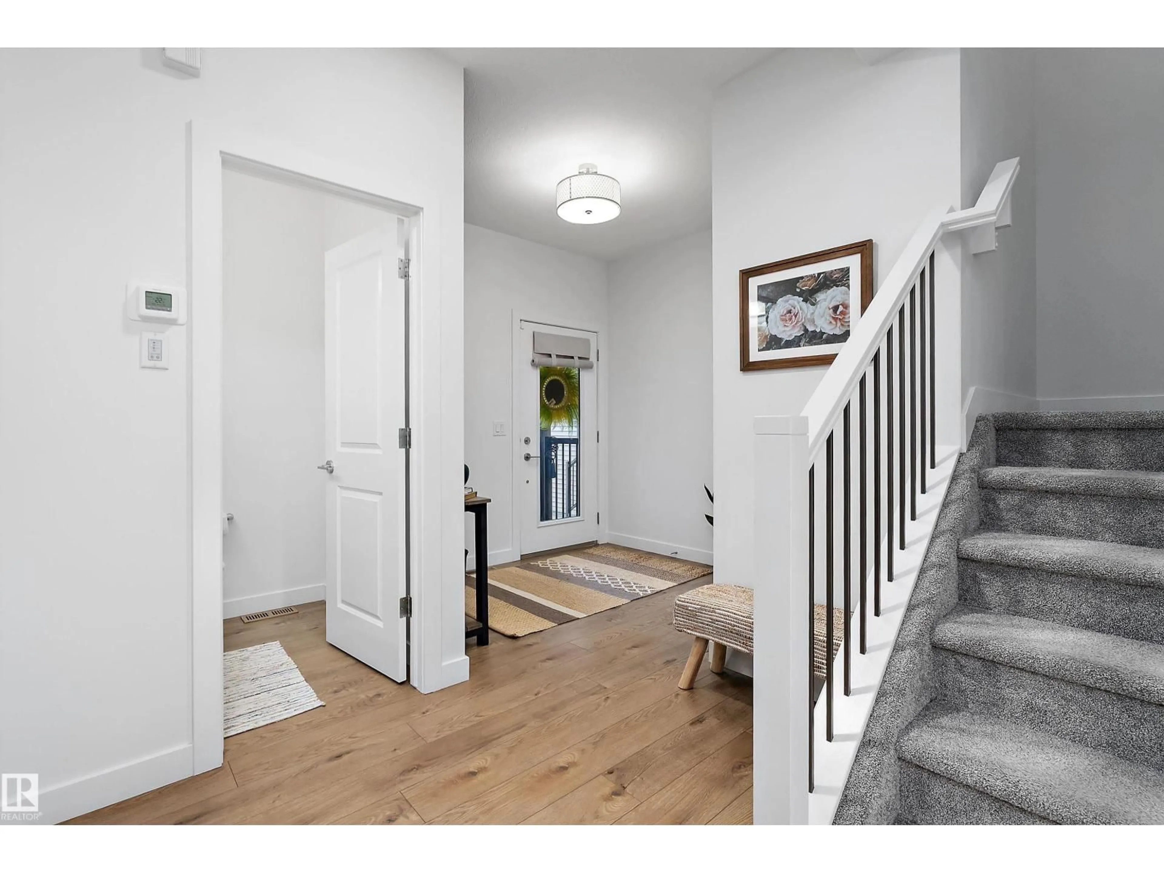 Indoor entryway for 23011 96 AV, Edmonton Alberta T5T7R4