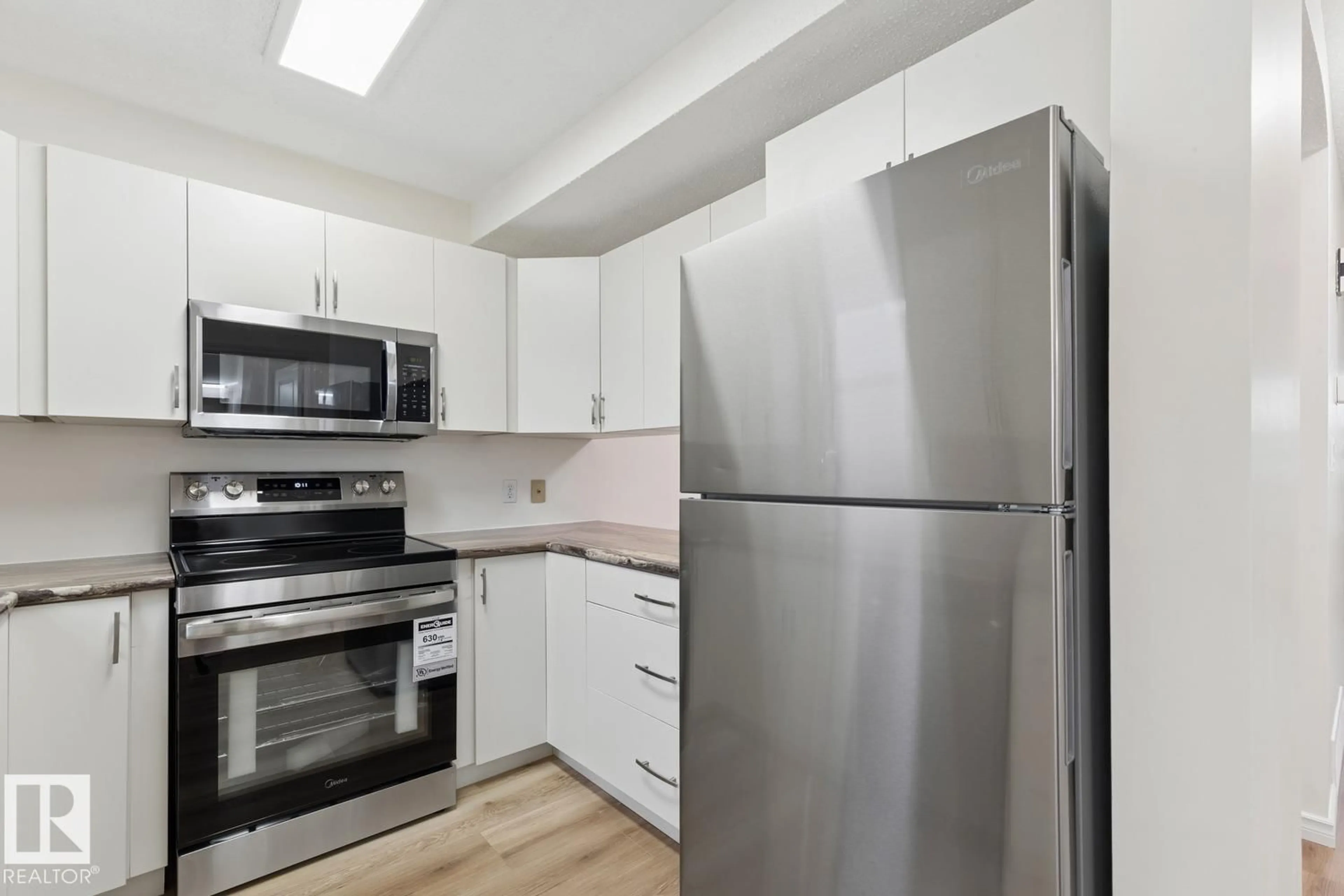 Standard kitchen, unknown for 10475 24 AV, Edmonton Alberta T6J4S2