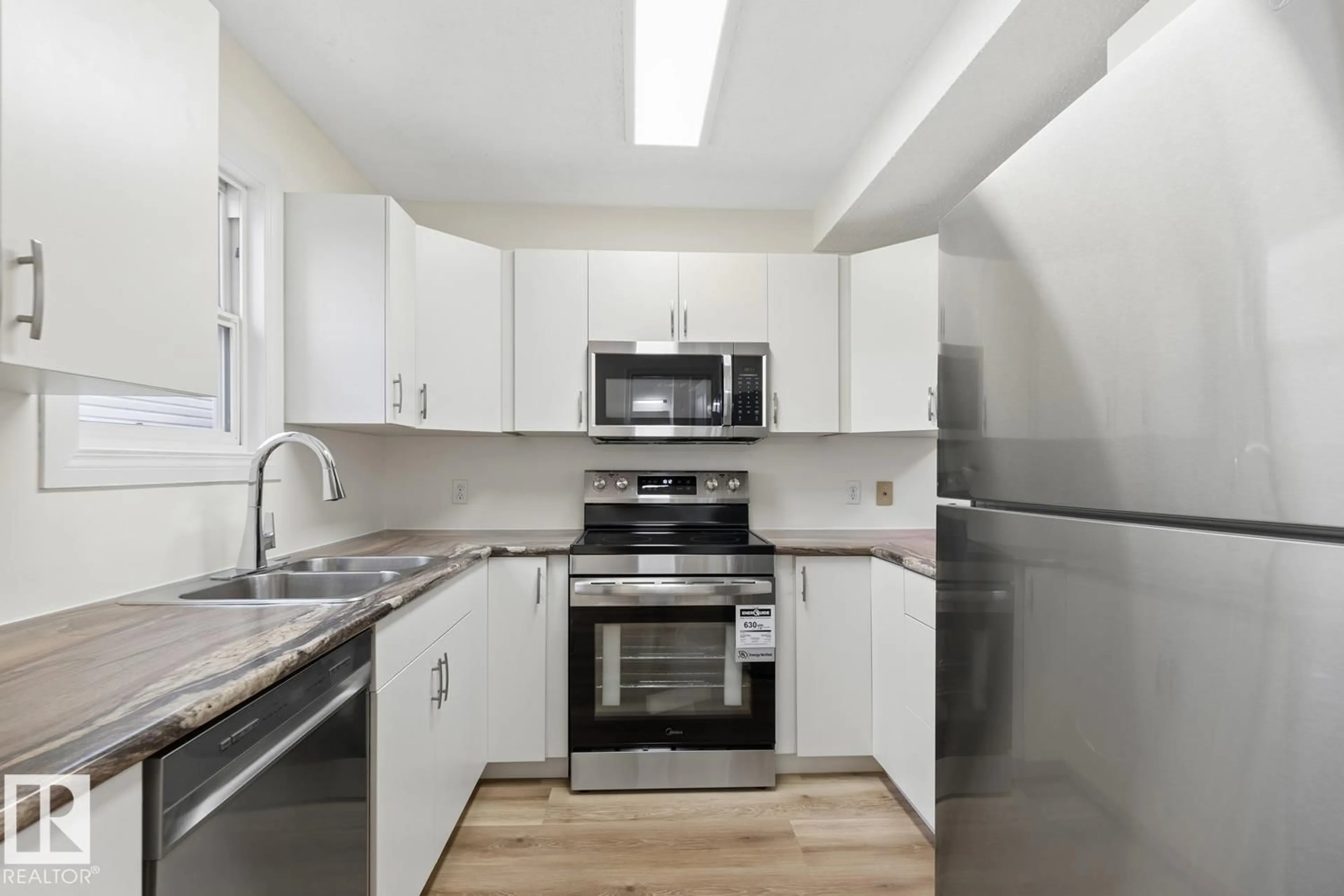 Standard kitchen, unknown for 10475 24 AV, Edmonton Alberta T6J4S2