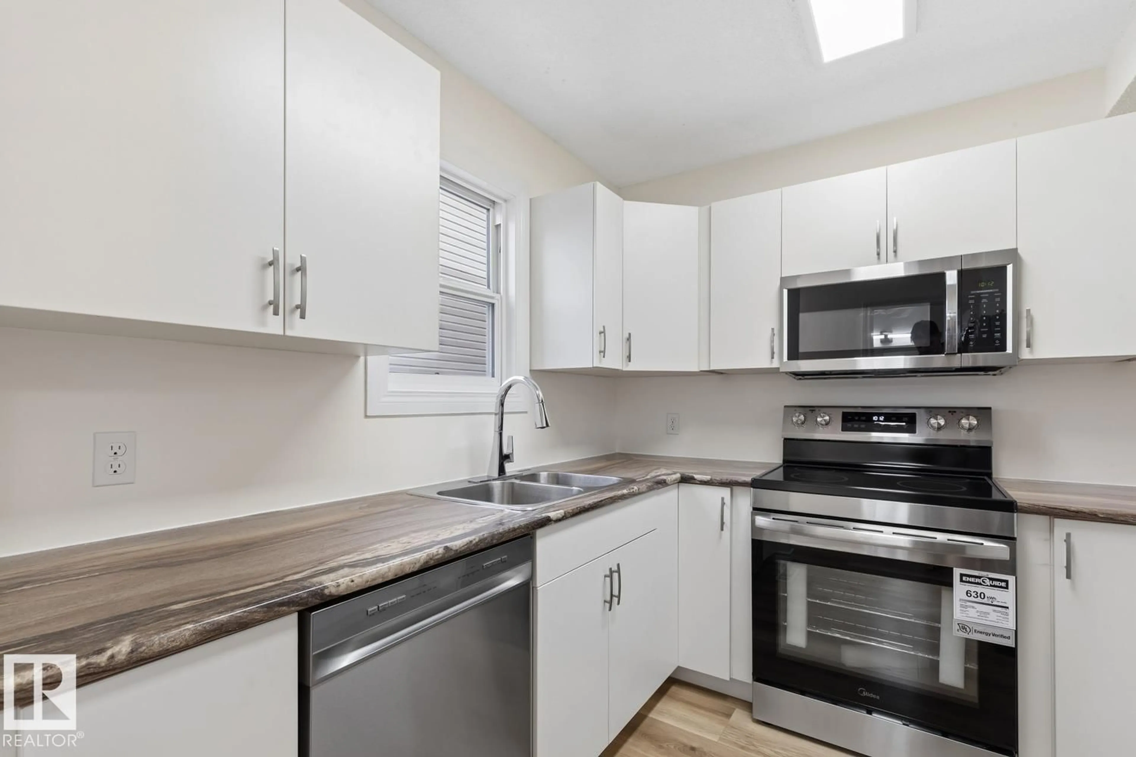 Standard kitchen, unknown for 10475 24 AV, Edmonton Alberta T6J4S2