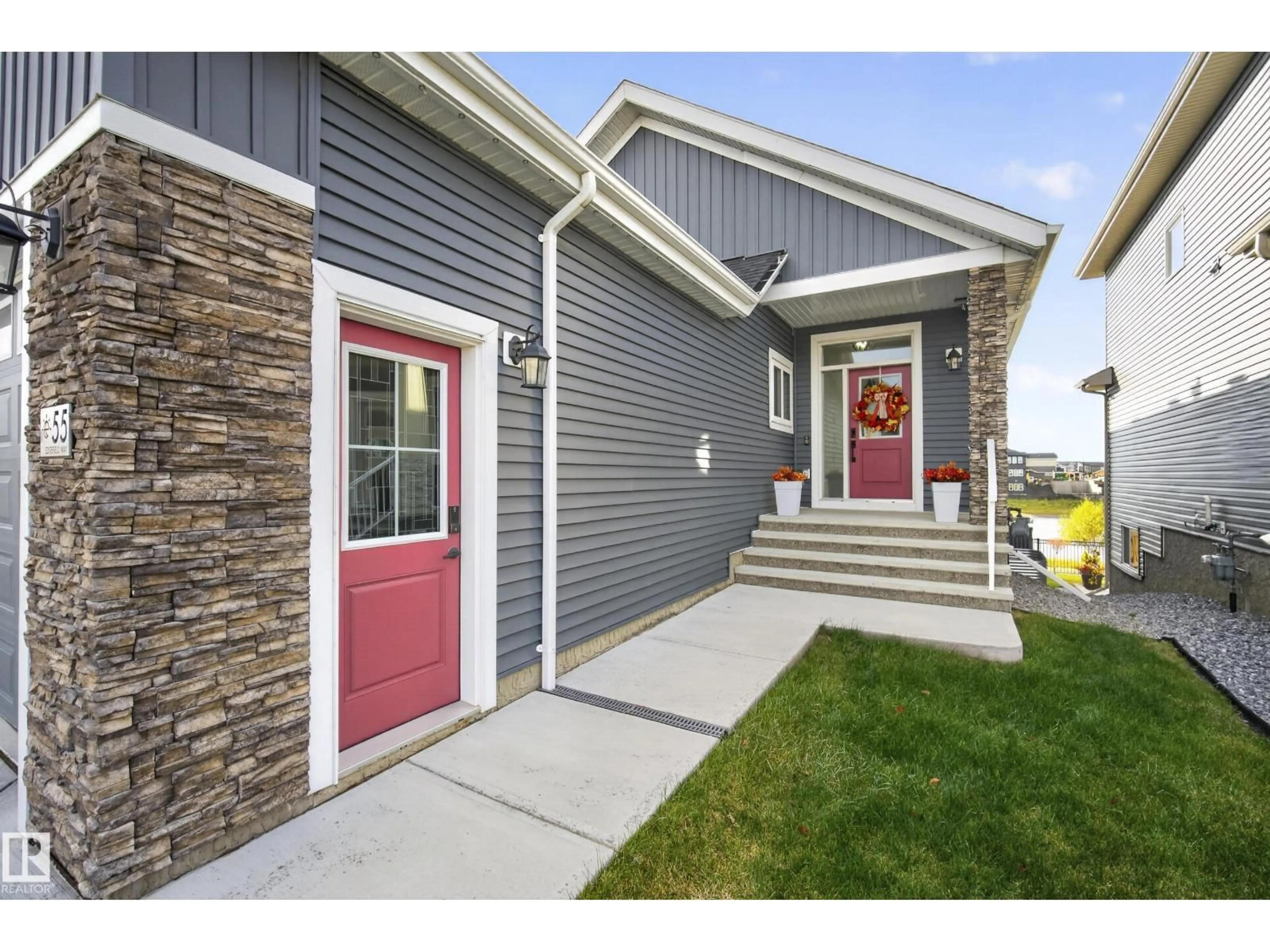 Home with vinyl exterior material, street for 55 EDGEFIELD WY, St. Albert Alberta T8N8A1