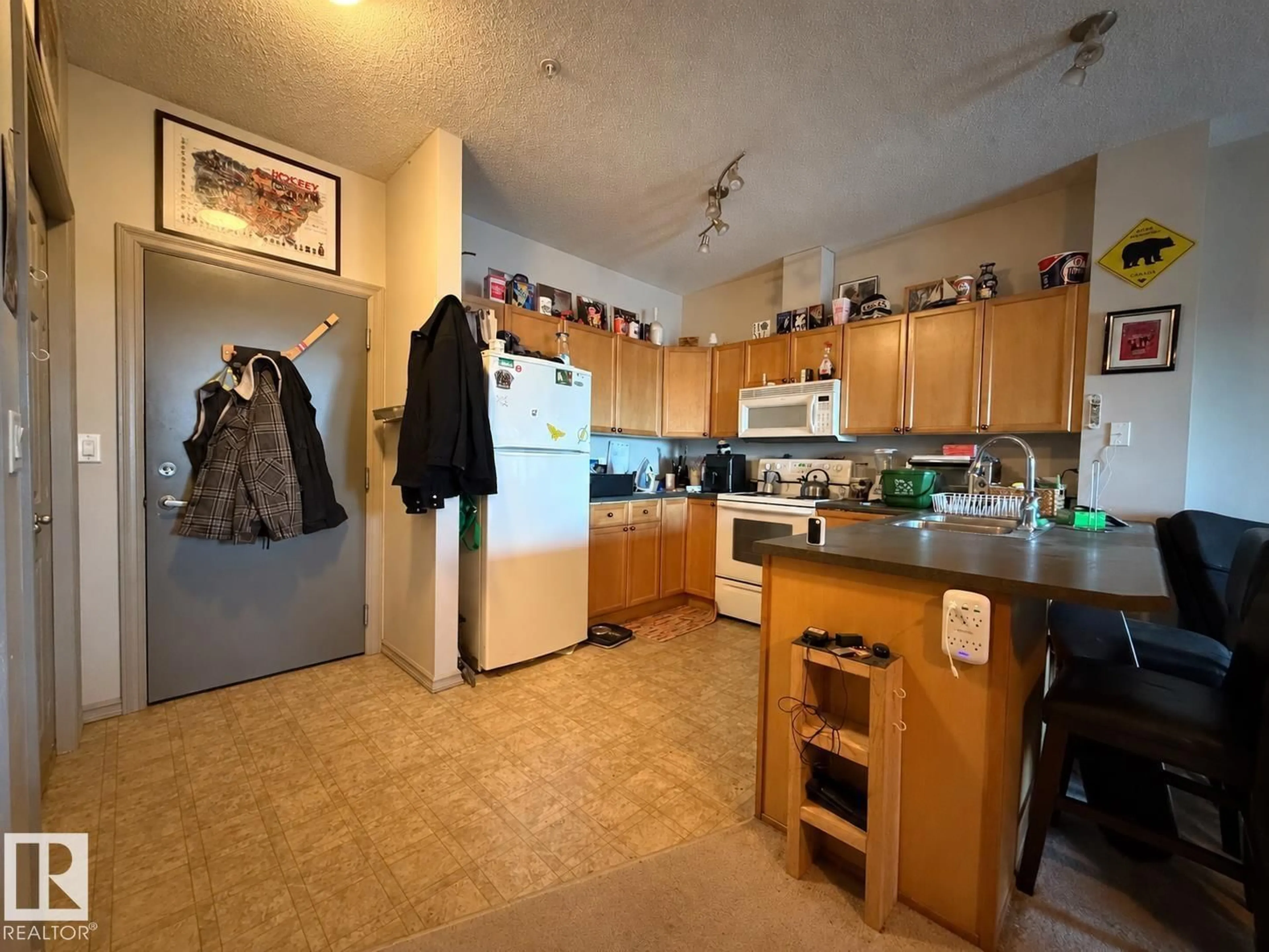Standard kitchen, unknown for 419 - 226 MACEWAN RD, Edmonton Alberta T6W0C5
