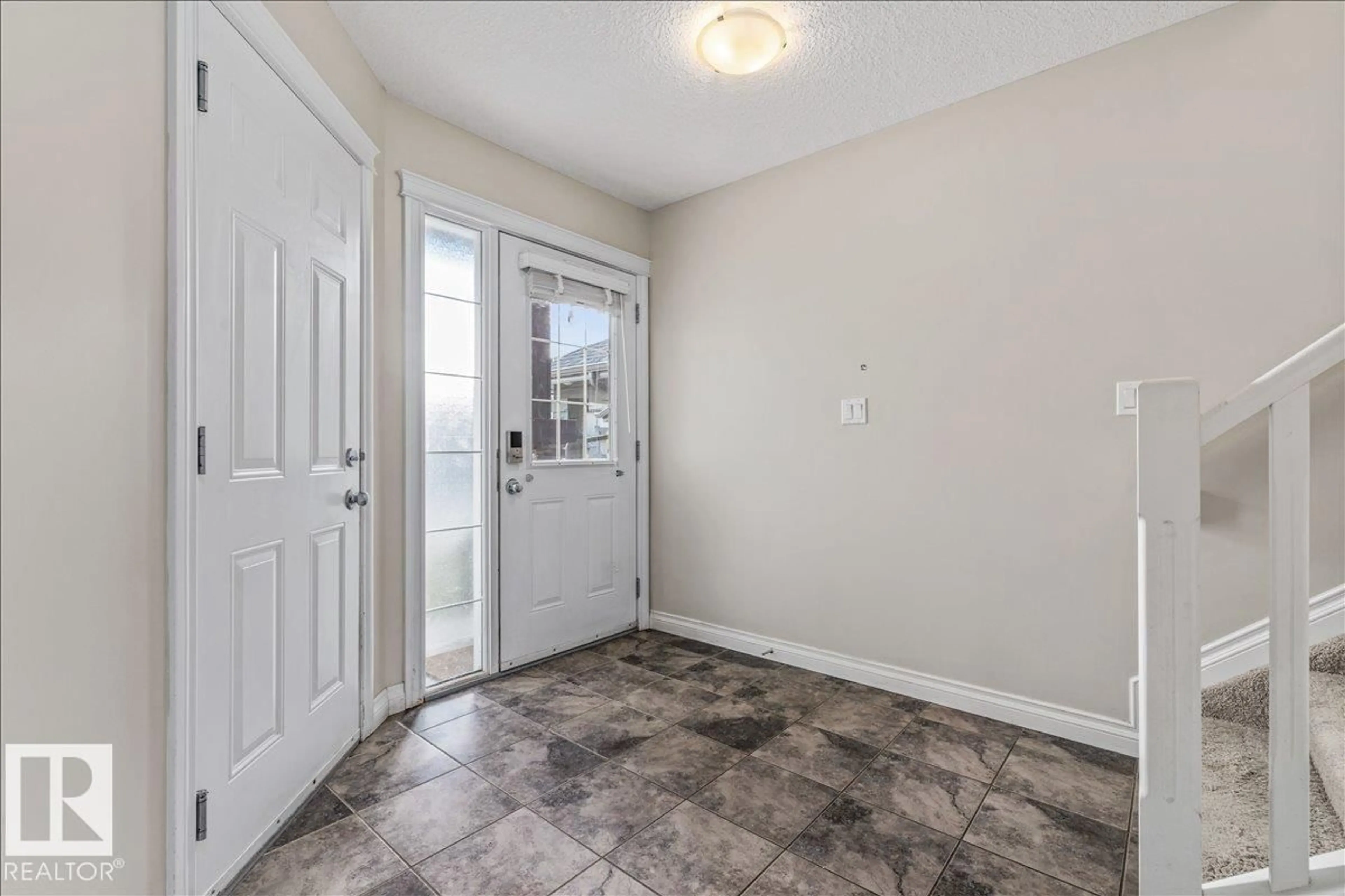 Indoor entryway for 139 CALVERT WD, Fort Saskatchewan Alberta T8L0E6