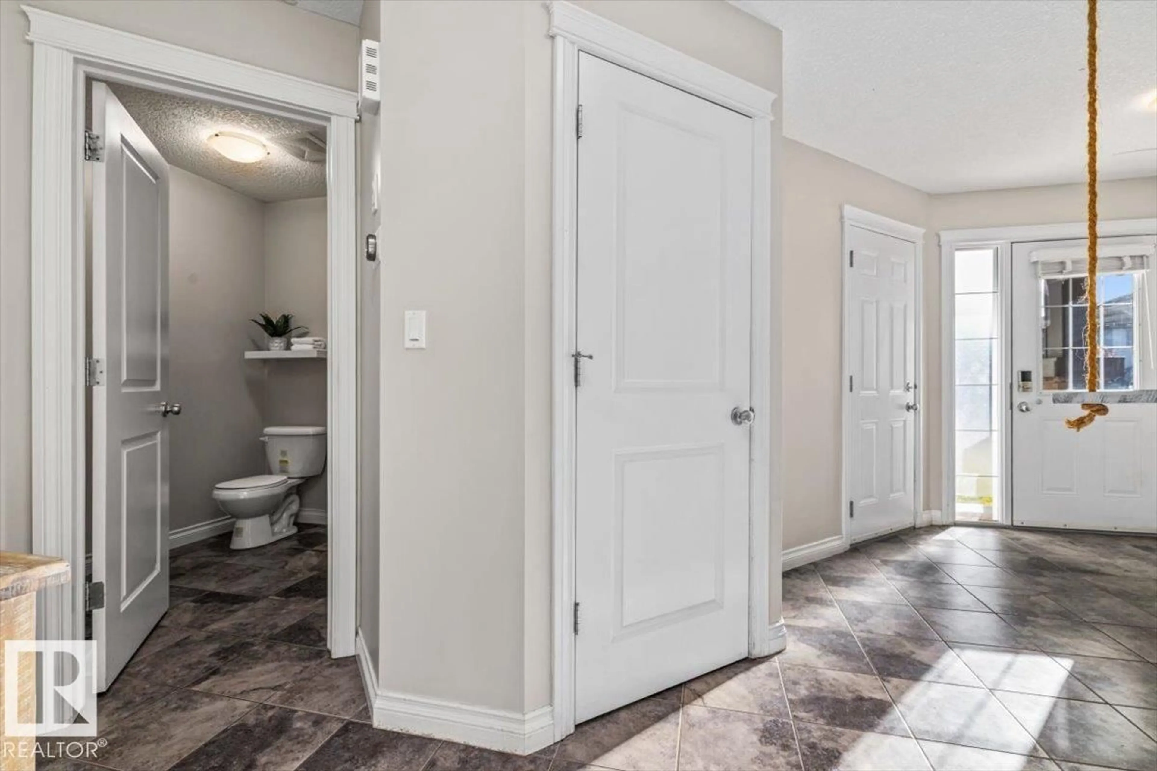 Indoor entryway for 139 CALVERT WD, Fort Saskatchewan Alberta T8L0E6