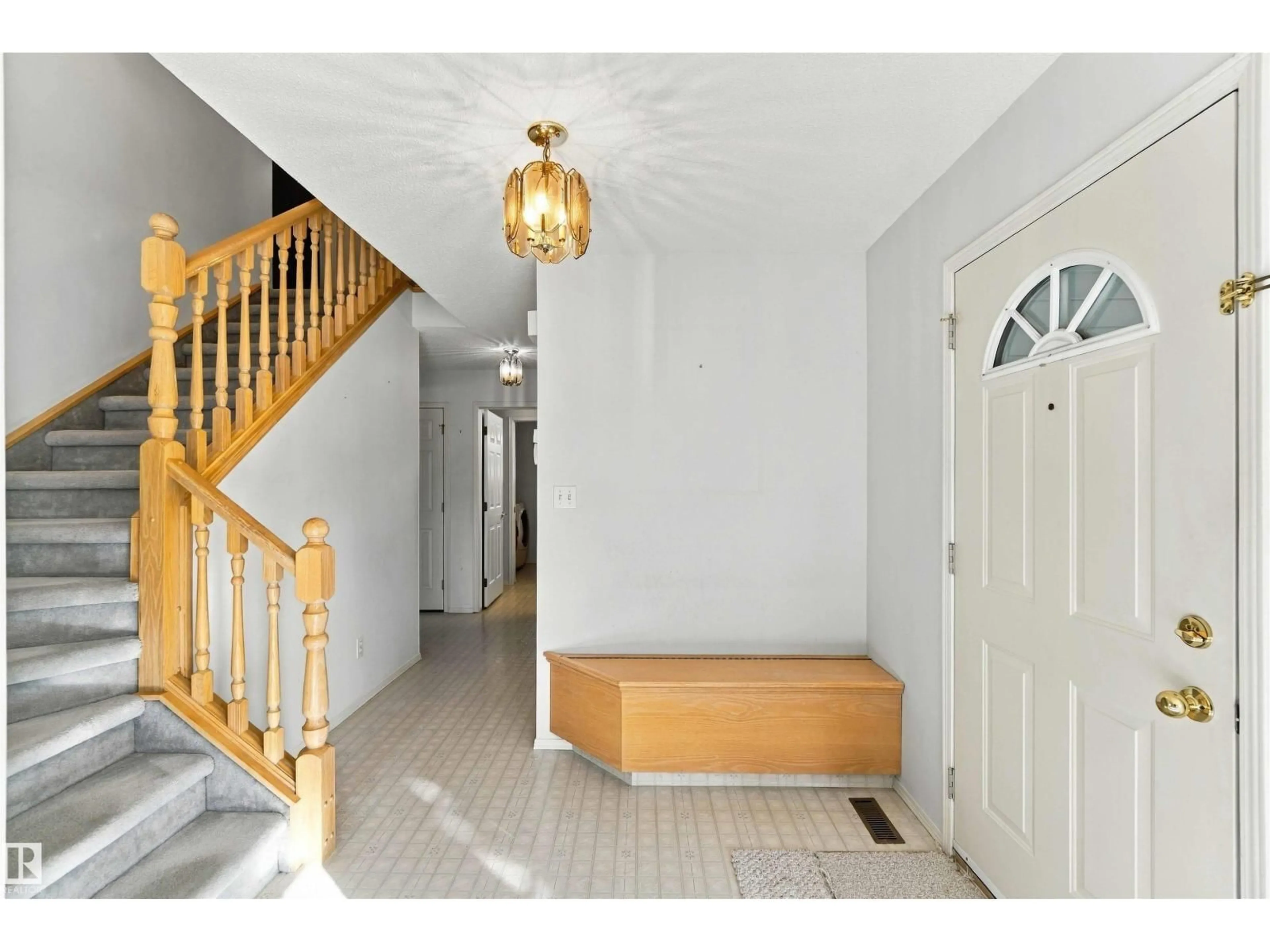 Indoor entryway for 602 FOREST LN, Edmonton Alberta T6R2C4