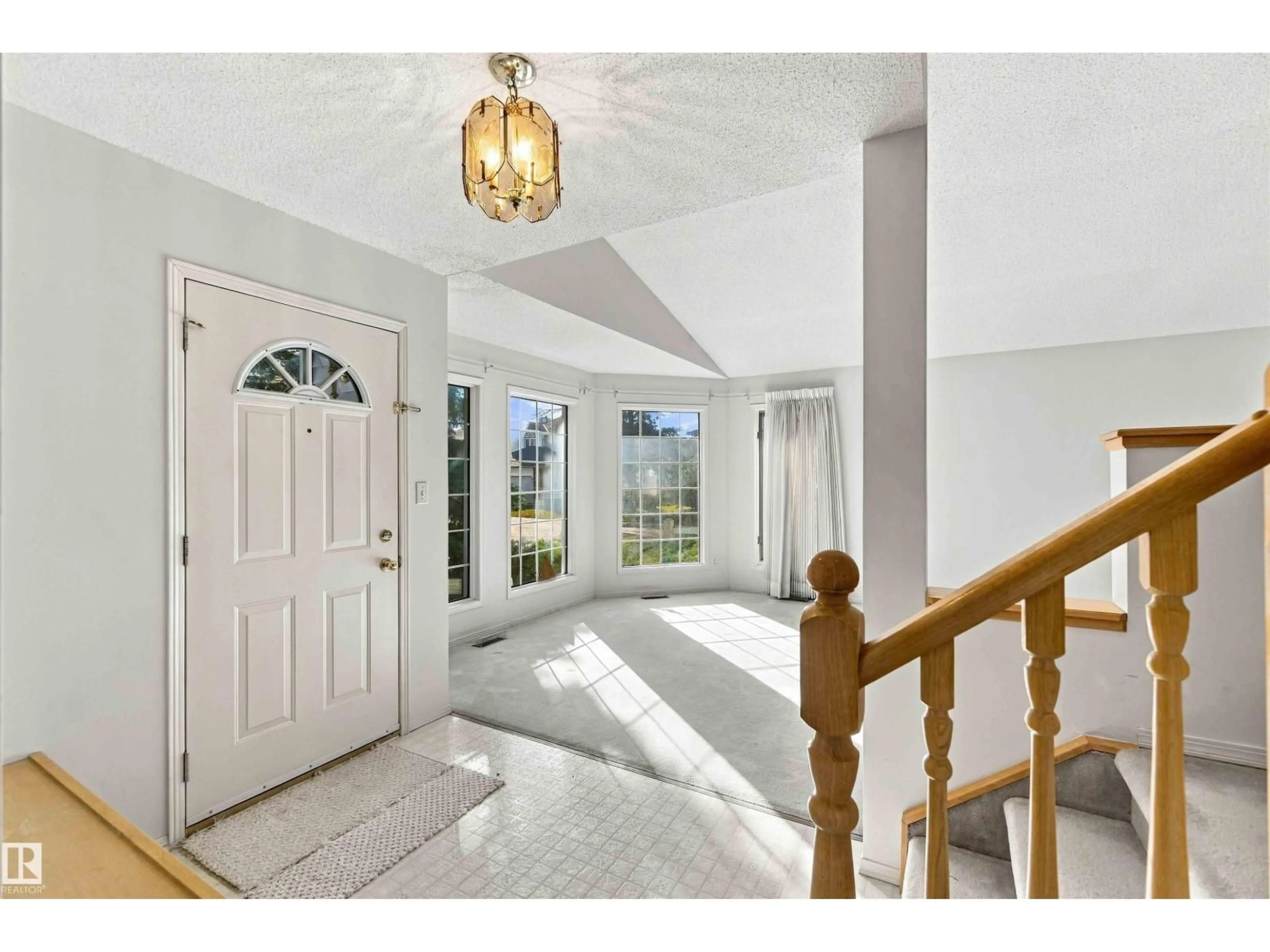 Indoor entryway for 602 FOREST LN, Edmonton Alberta T6R2C4