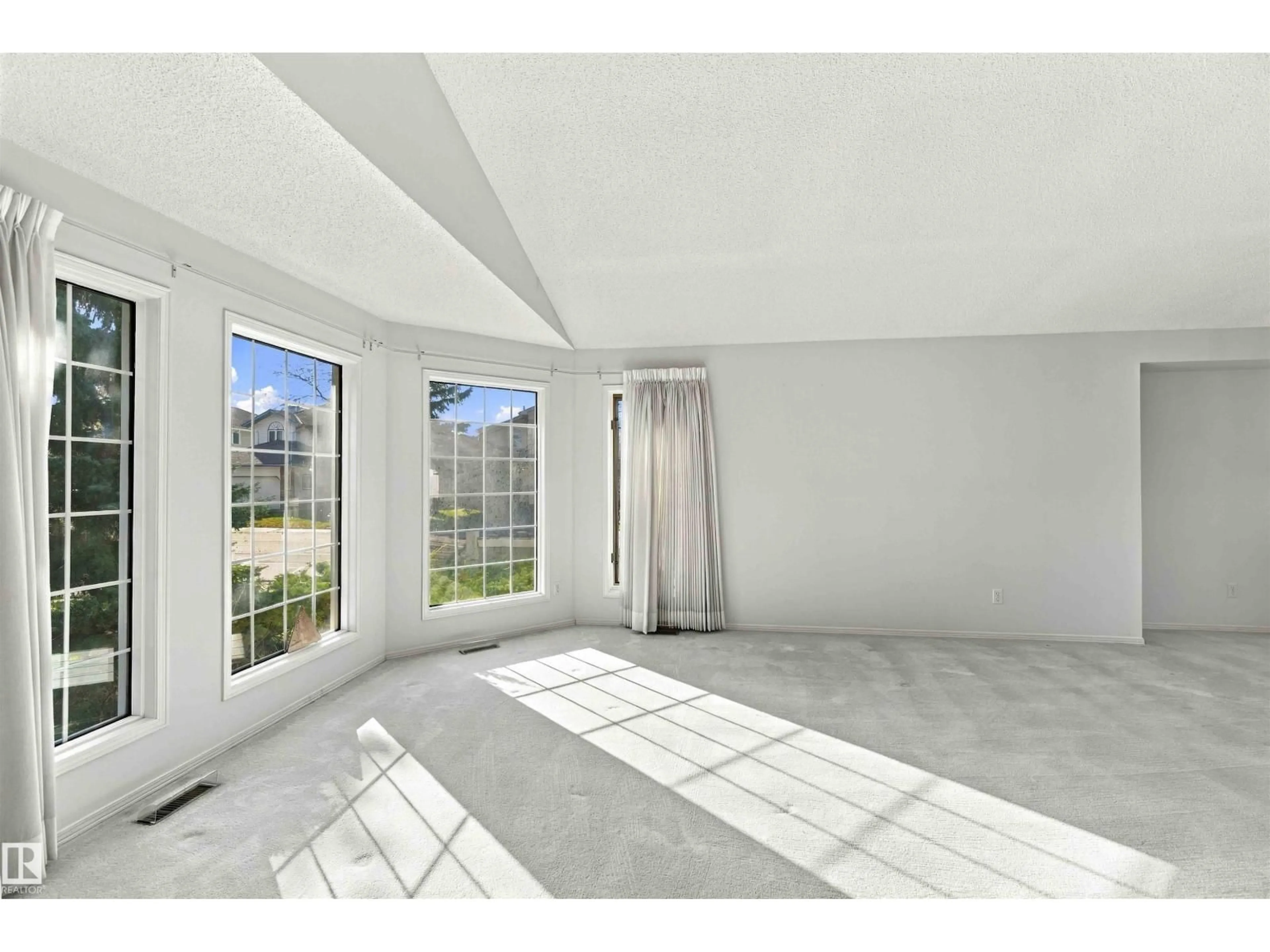 A pic of a room for 602 FOREST LN, Edmonton Alberta T6R2C4