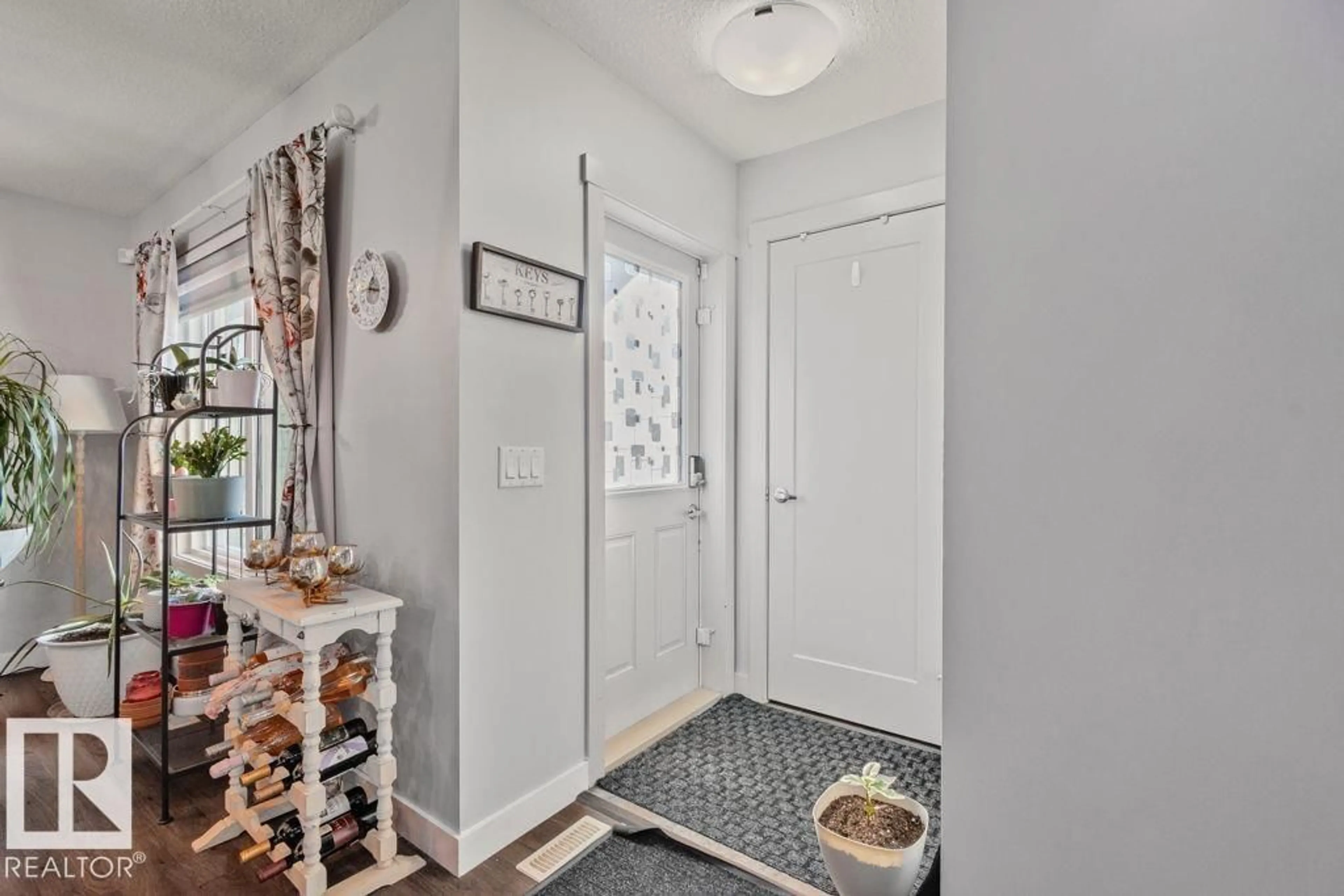 Indoor entryway for 6818 EVANS WYND, Edmonton Alberta T6M0T3