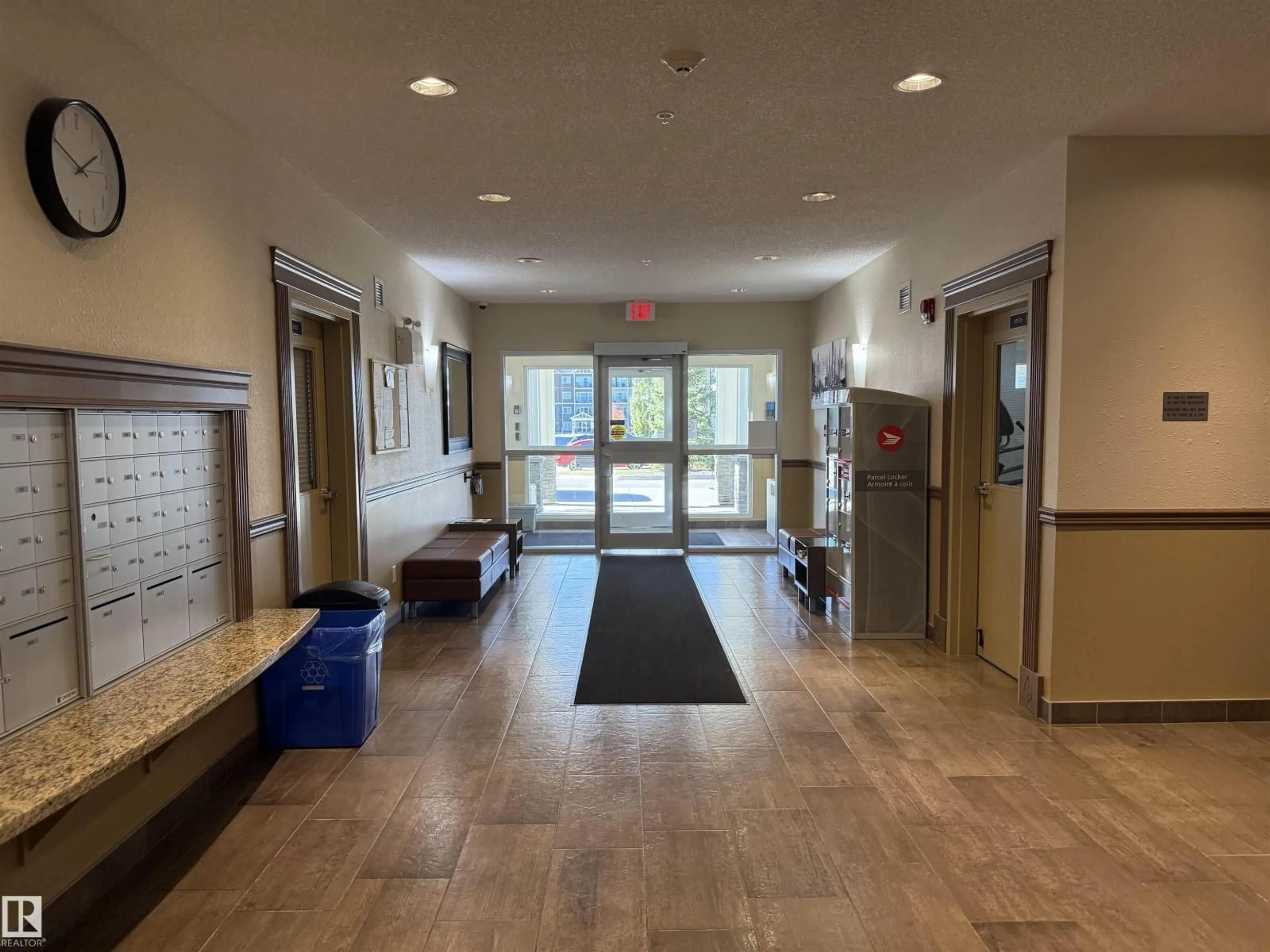 Indoor foyer for 1105 AUGUSTINE CR, Sherwood Park Alberta T8H0X8