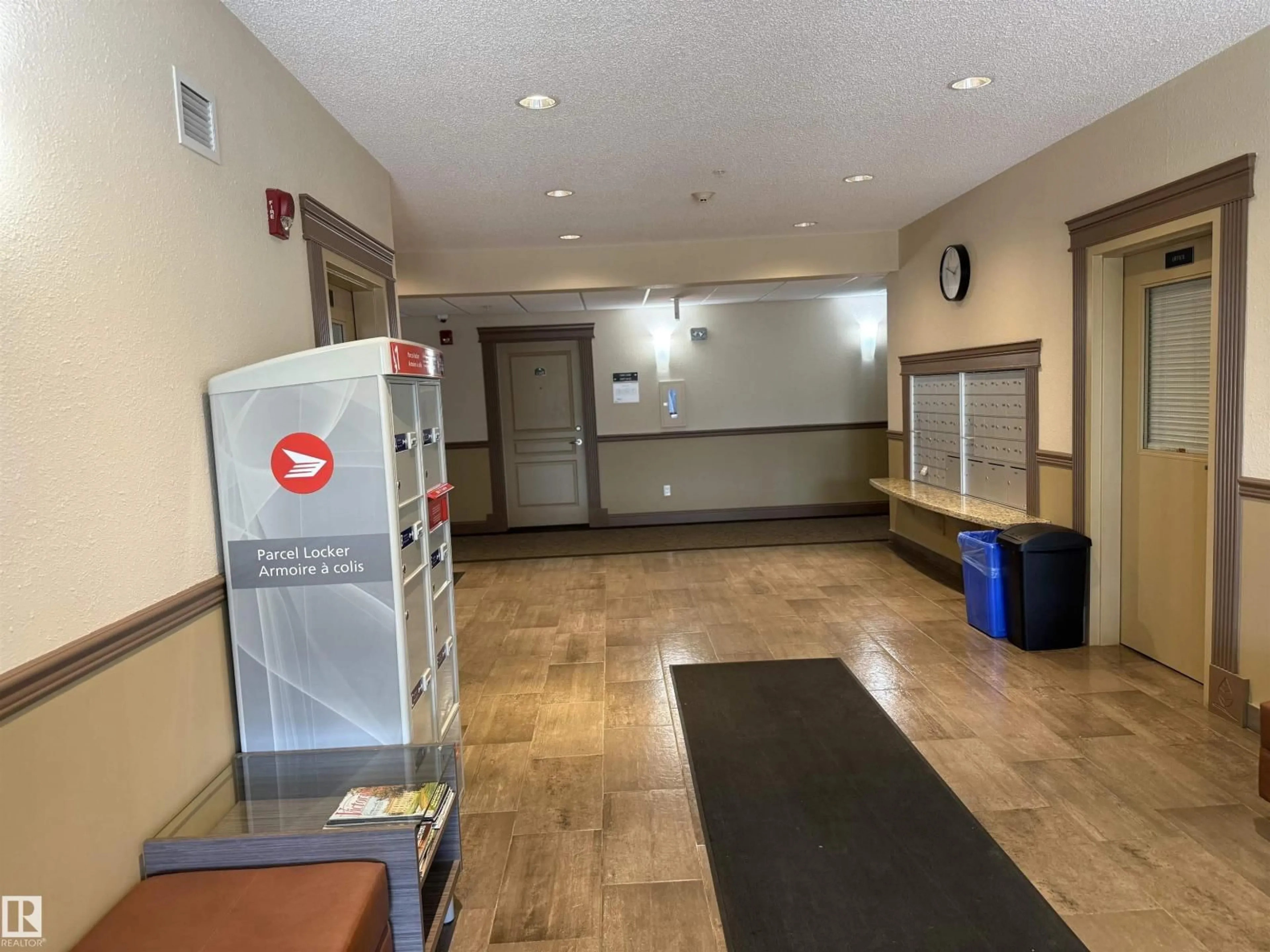 Lobby for 1105 AUGUSTINE CR, Sherwood Park Alberta T8H0X8