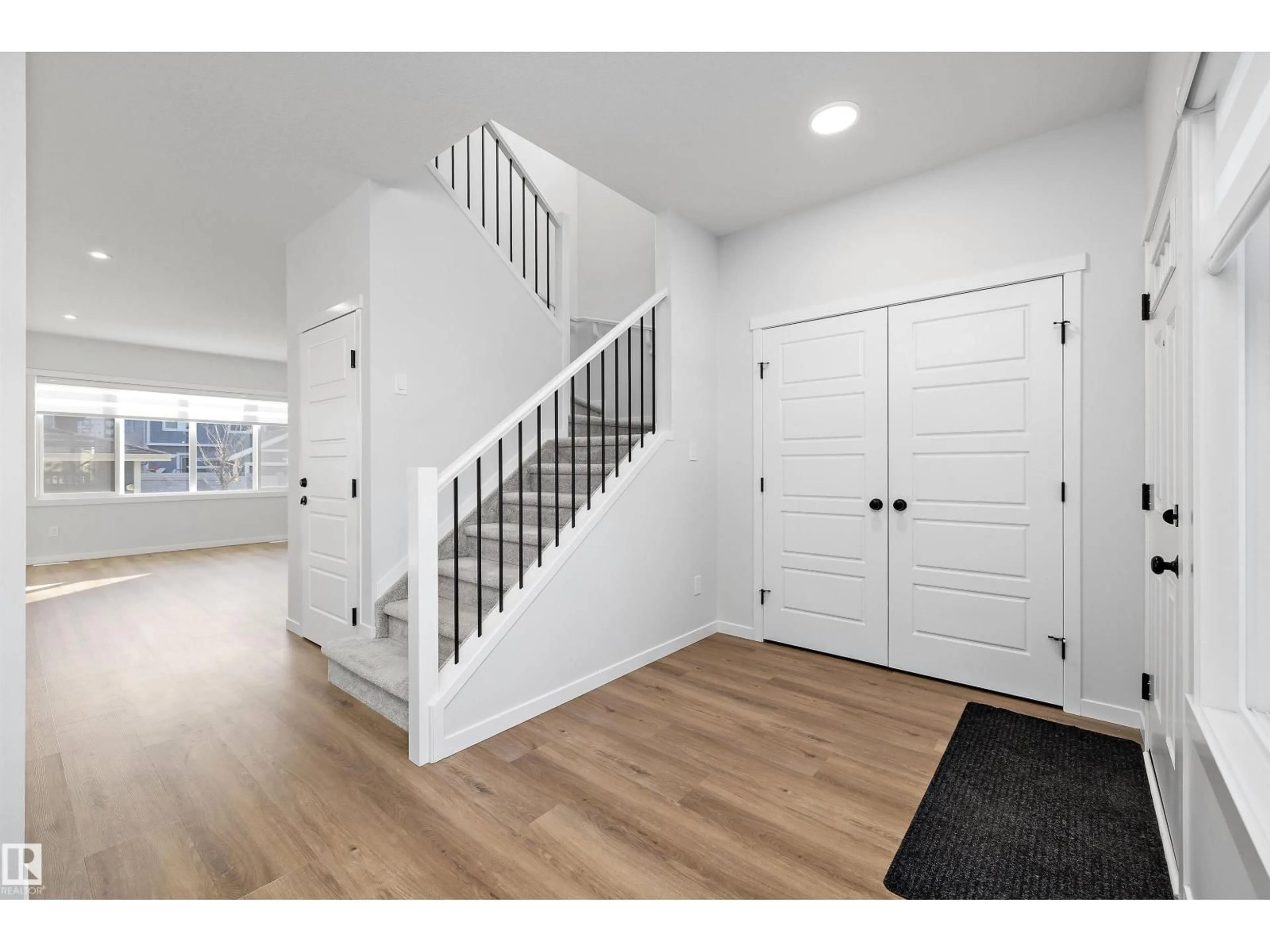 Indoor entryway for 6333 GREENAWAY AV, Edmonton Alberta T5E6Y6