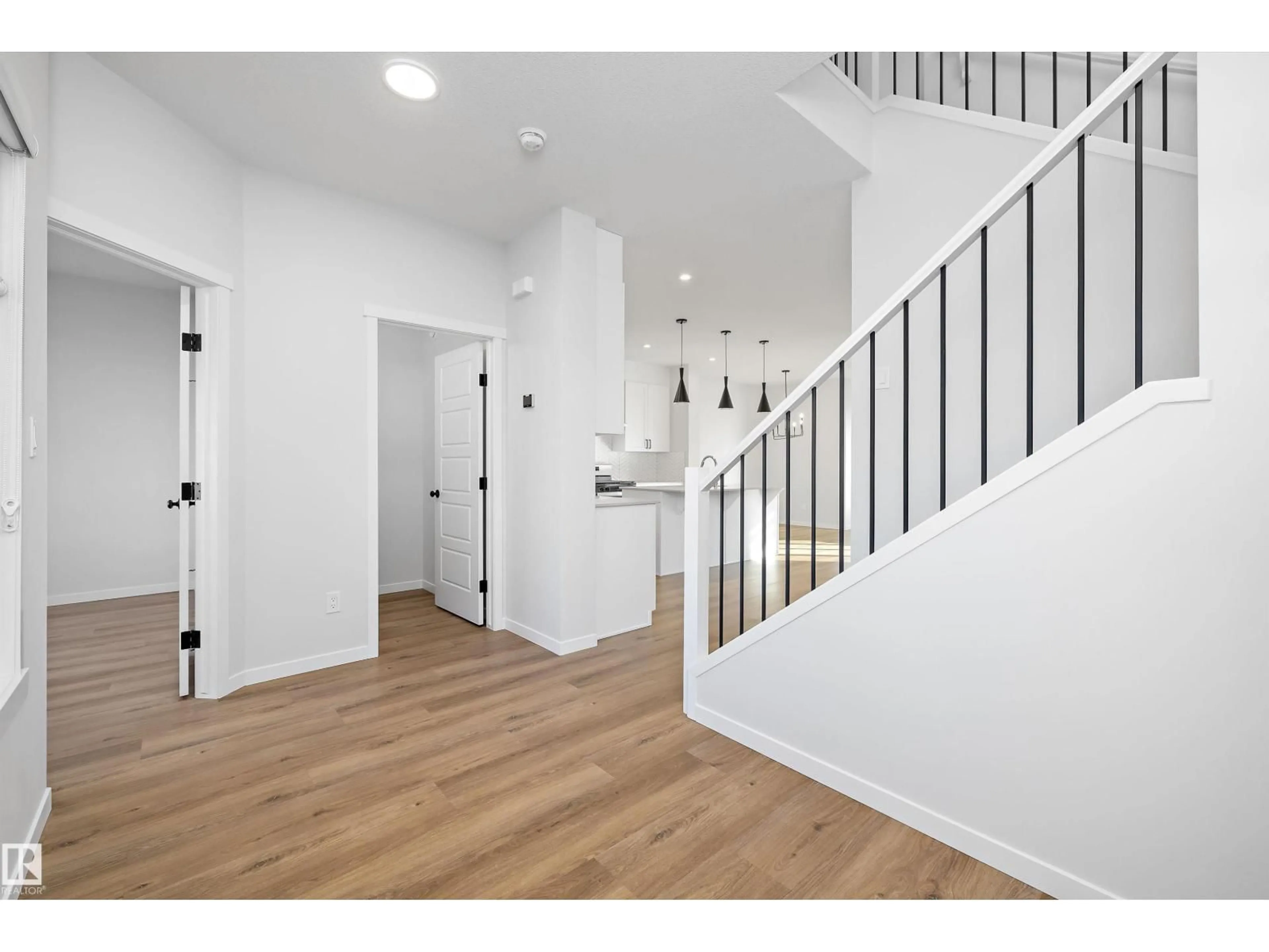Indoor entryway for 6333 GREENAWAY AV, Edmonton Alberta T5E6Y6