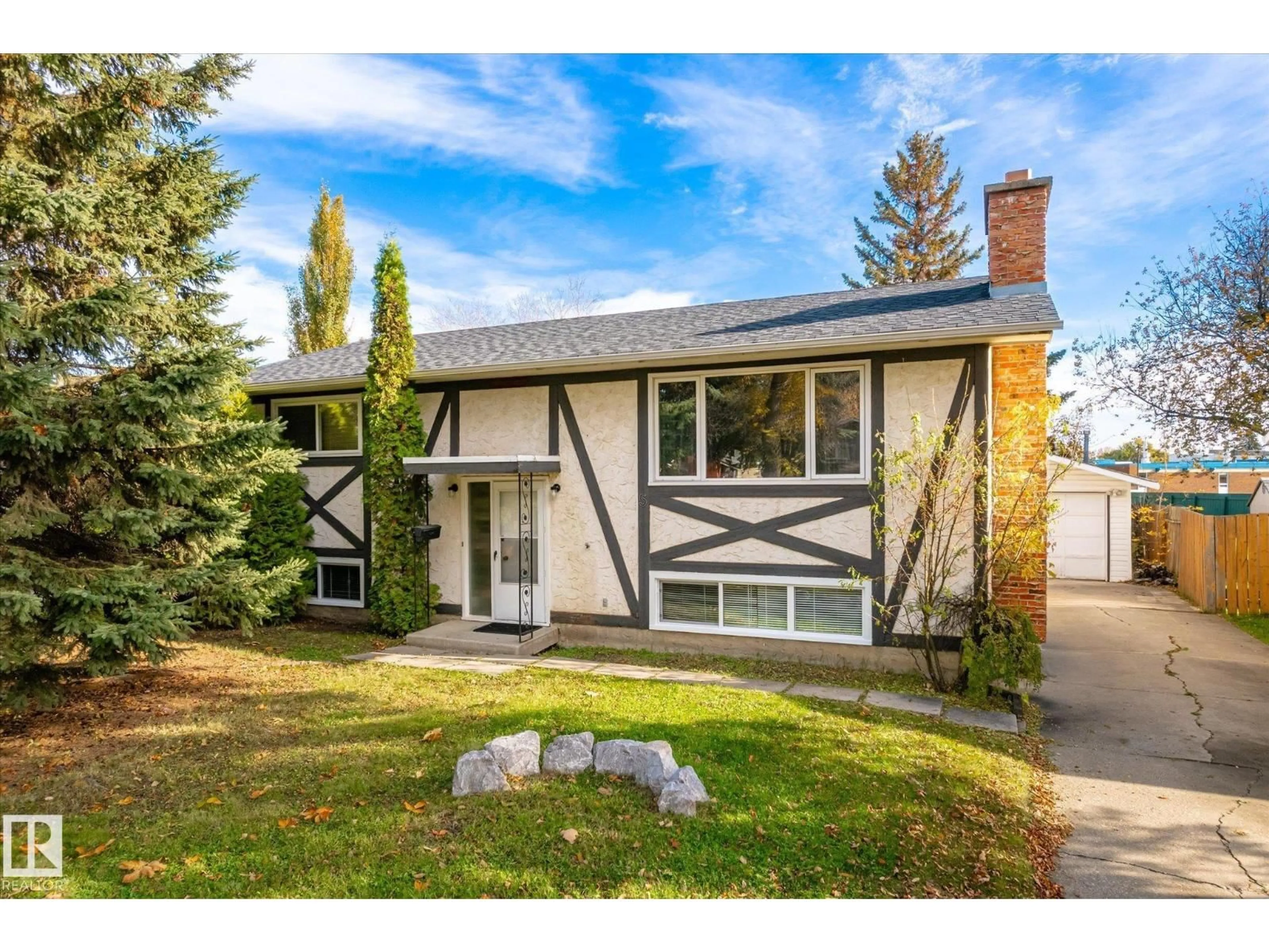 Home with vinyl exterior material, street for 5 MARCHAND PL, St. Albert Alberta T8N1L7