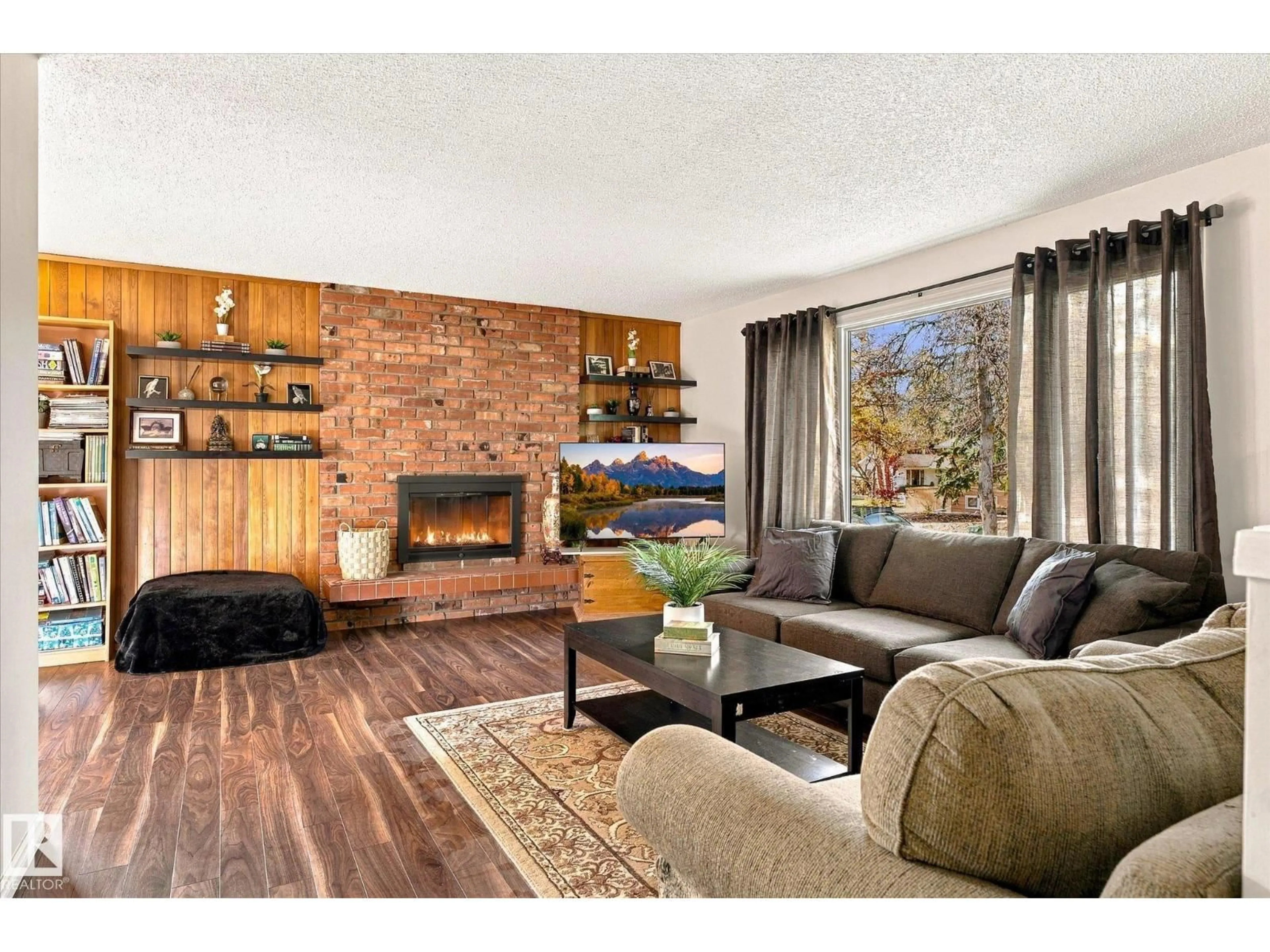 Living room with furniture, wood/laminate floor for 5 MARCHAND PL, St. Albert Alberta T8N1L7