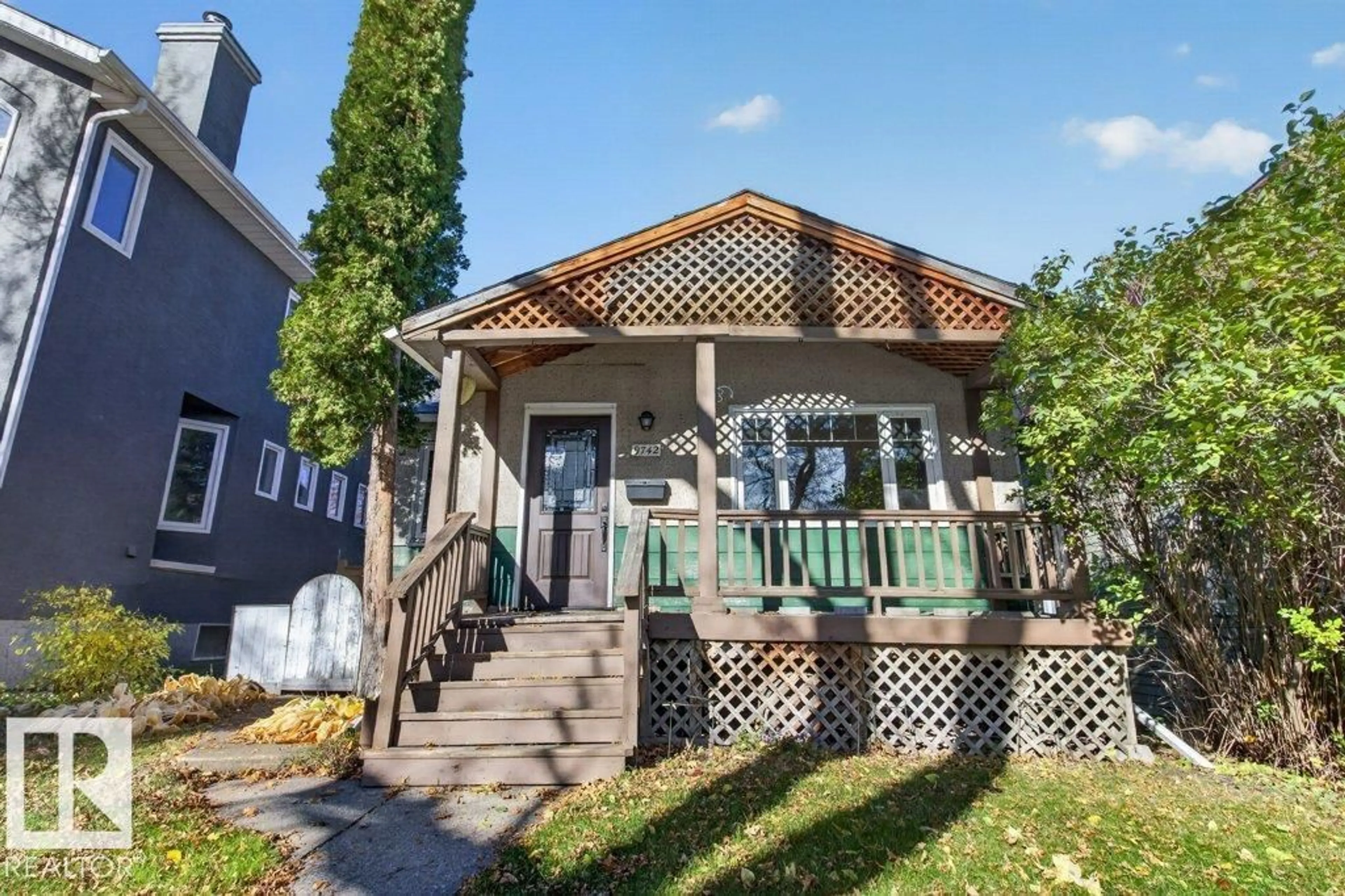 Home with vinyl exterior material, street for 9742 88 AV, Edmonton Alberta T6E2P9
