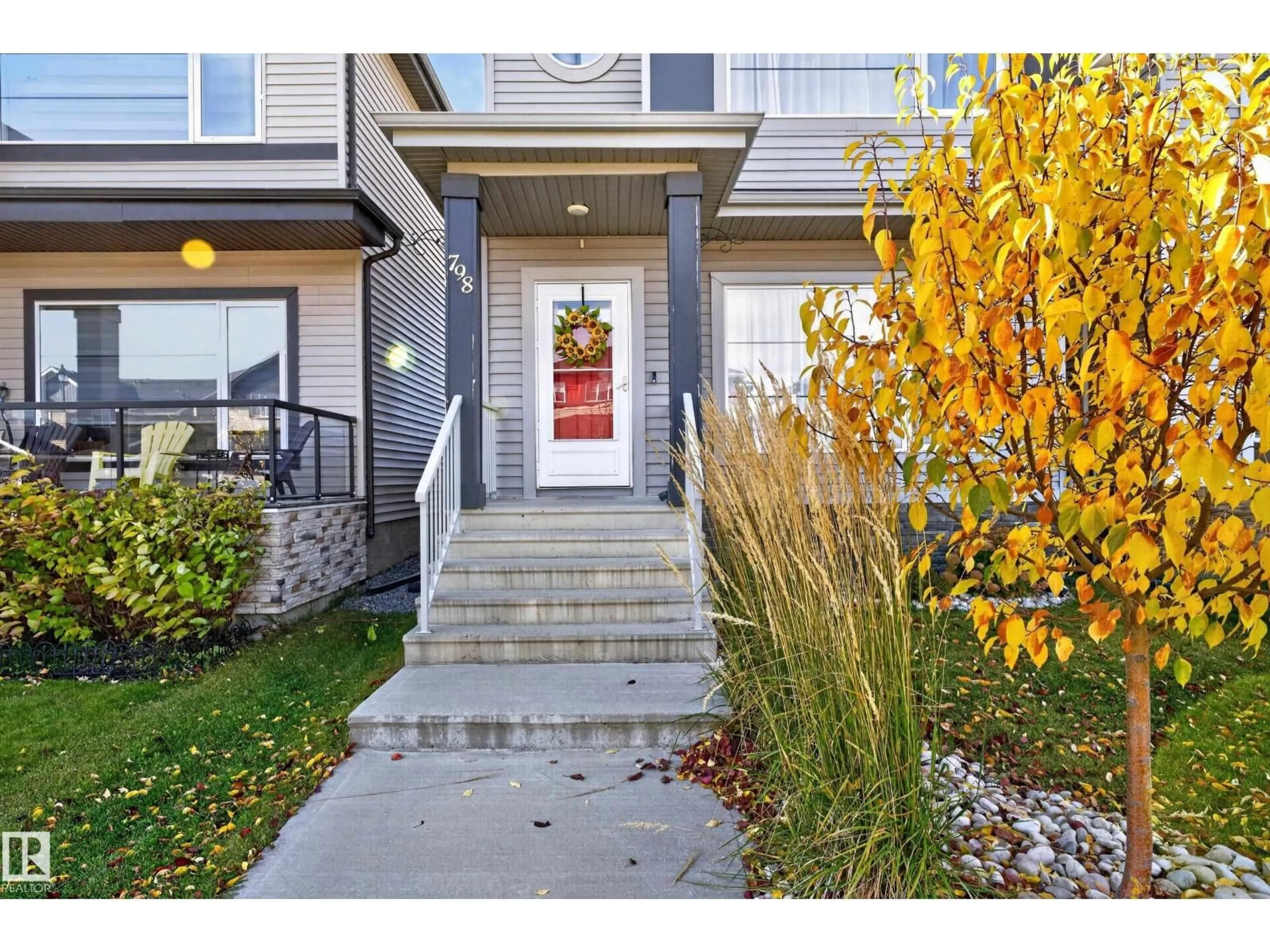 Indoor entryway for 798 BERG LO, Leduc Alberta T9E1G9