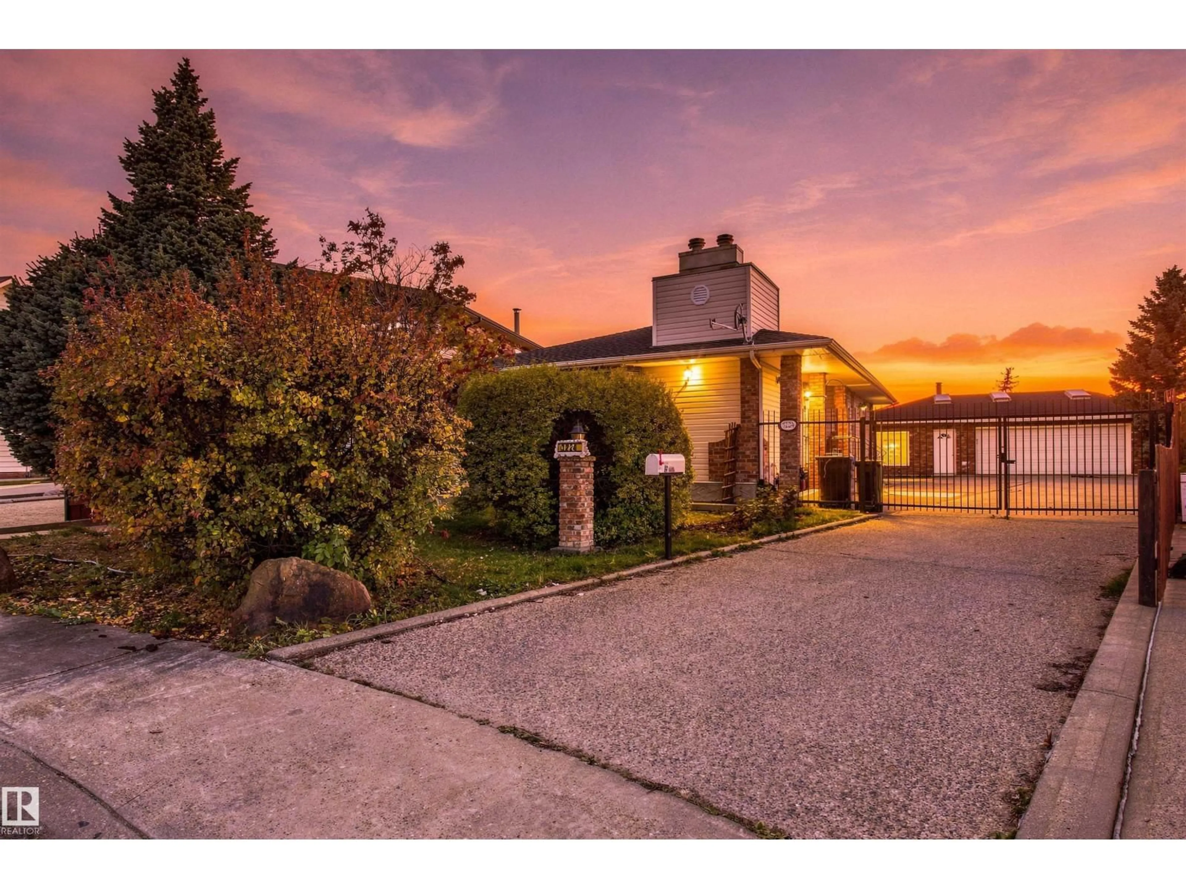 A pic from outside/outdoor area/front of a property/back of a property/a pic from drone, street for NW - 3224 89 ST, Edmonton Alberta T6K2Z4