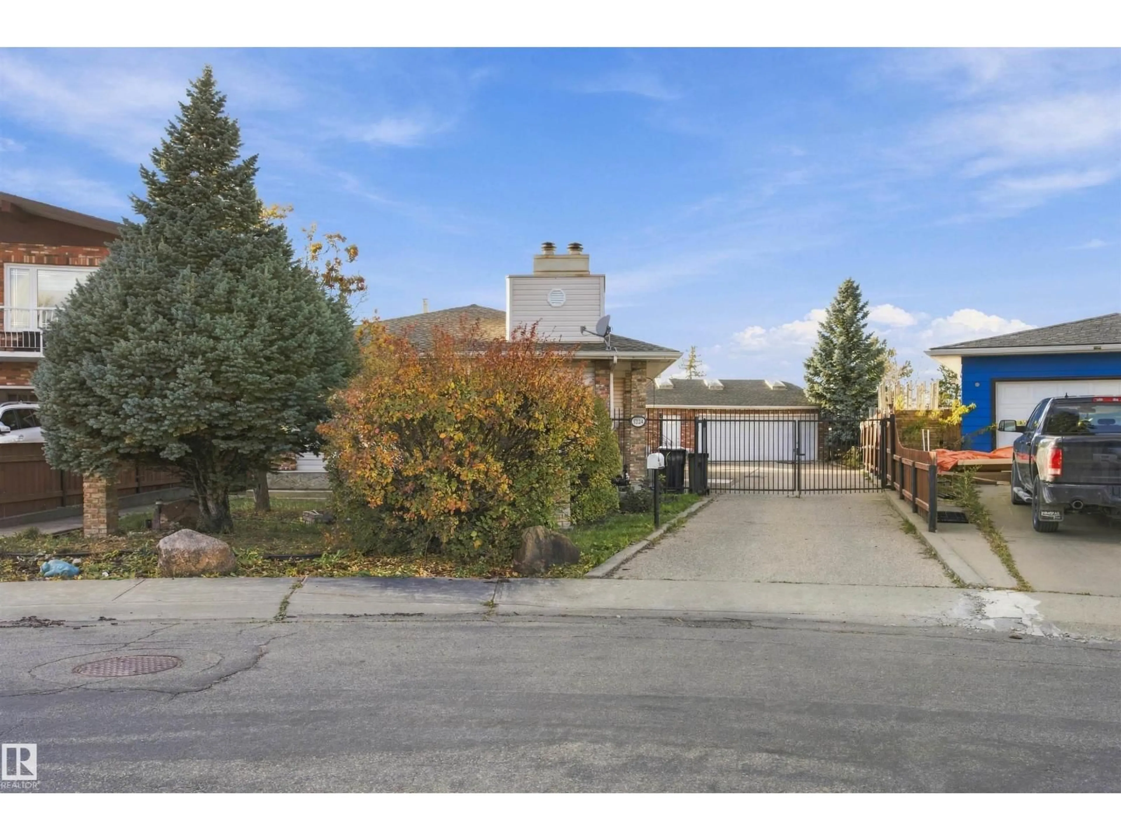 A pic from outside/outdoor area/front of a property/back of a property/a pic from drone, street for NW - 3224 89 ST, Edmonton Alberta T6K2Z4
