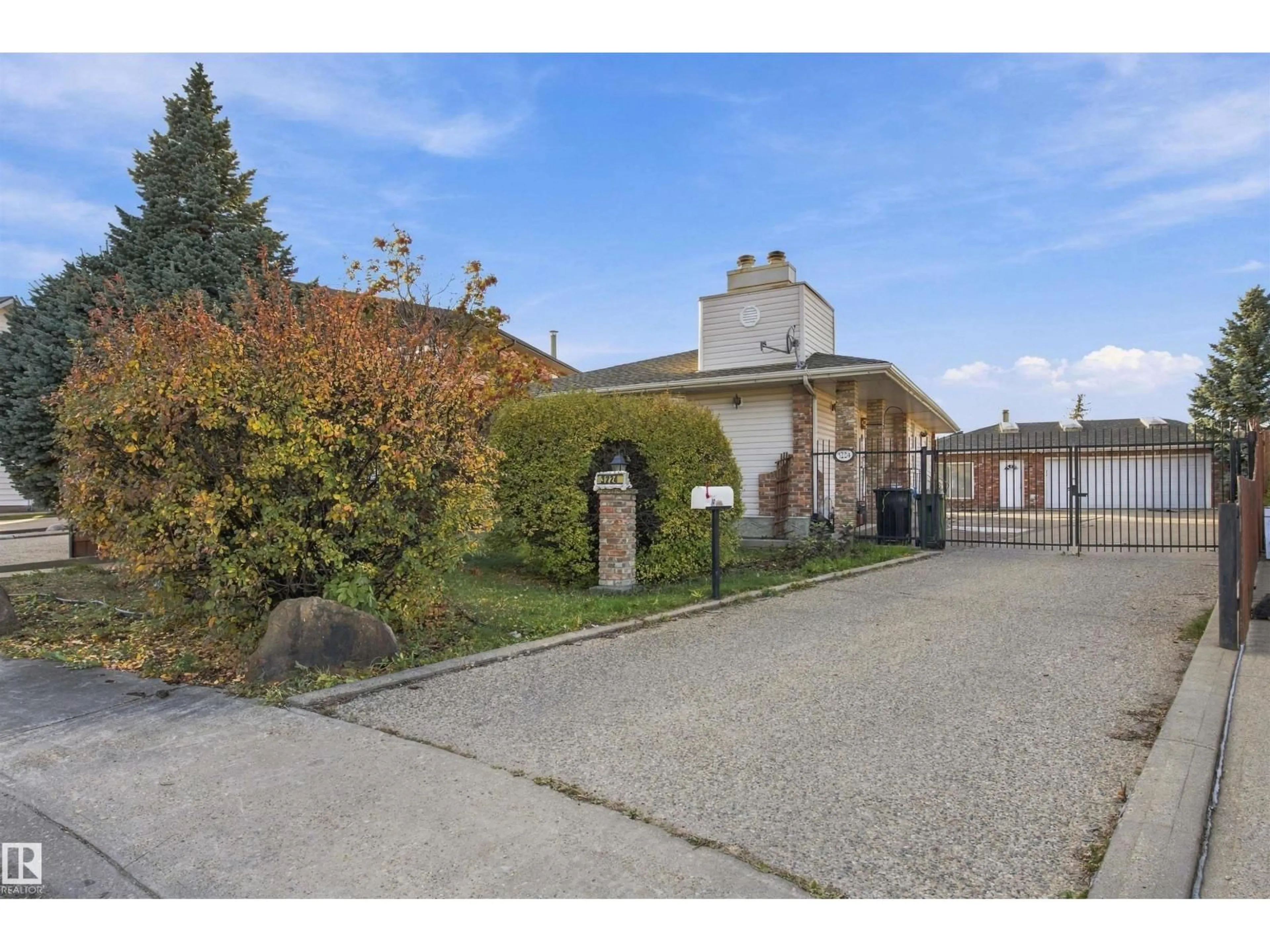 A pic from outside/outdoor area/front of a property/back of a property/a pic from drone, street for NW - 3224 89 ST, Edmonton Alberta T6K2Z4