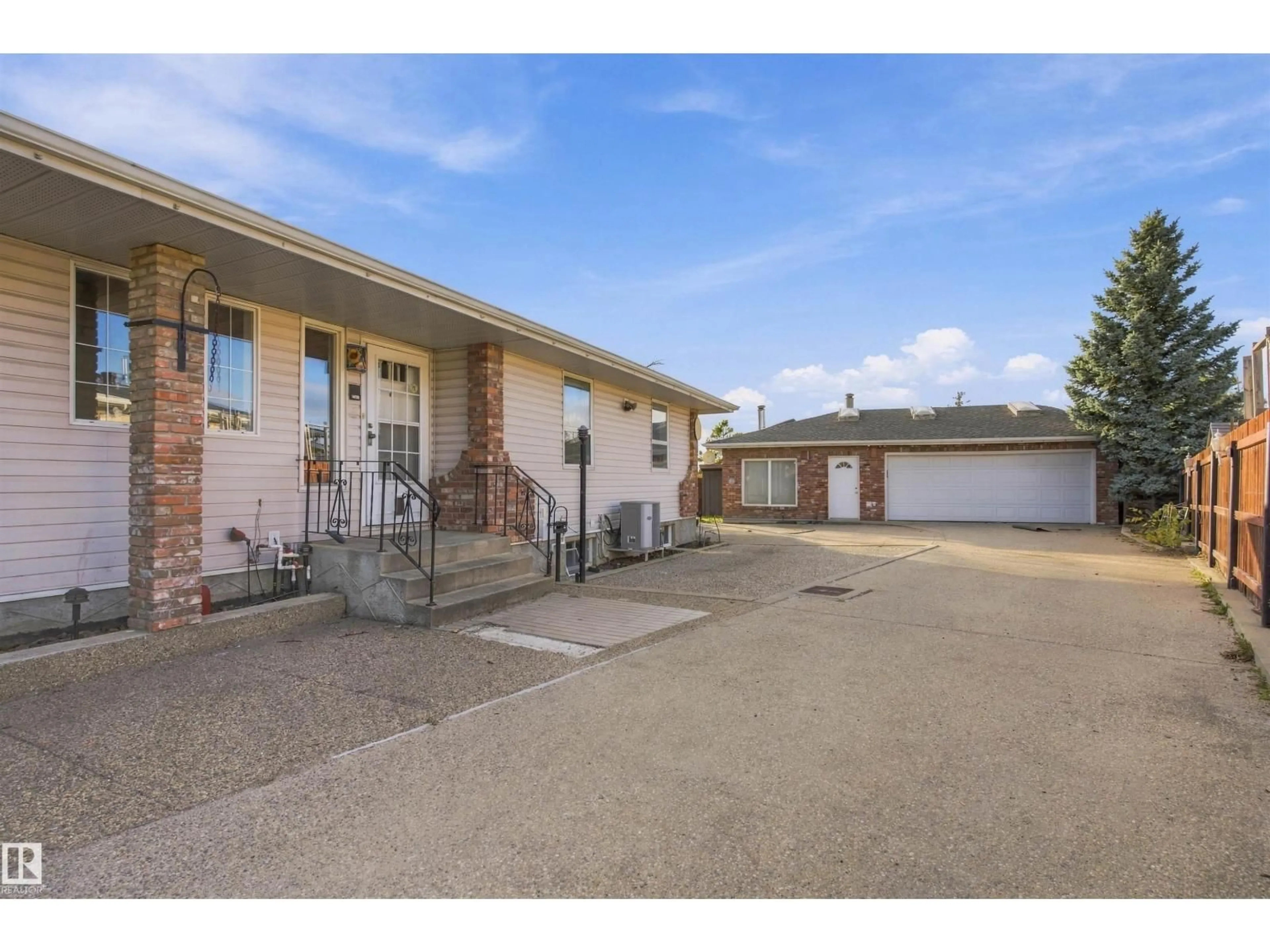 A pic from outside/outdoor area/front of a property/back of a property/a pic from drone, street for NW - 3224 89 ST, Edmonton Alberta T6K2Z4