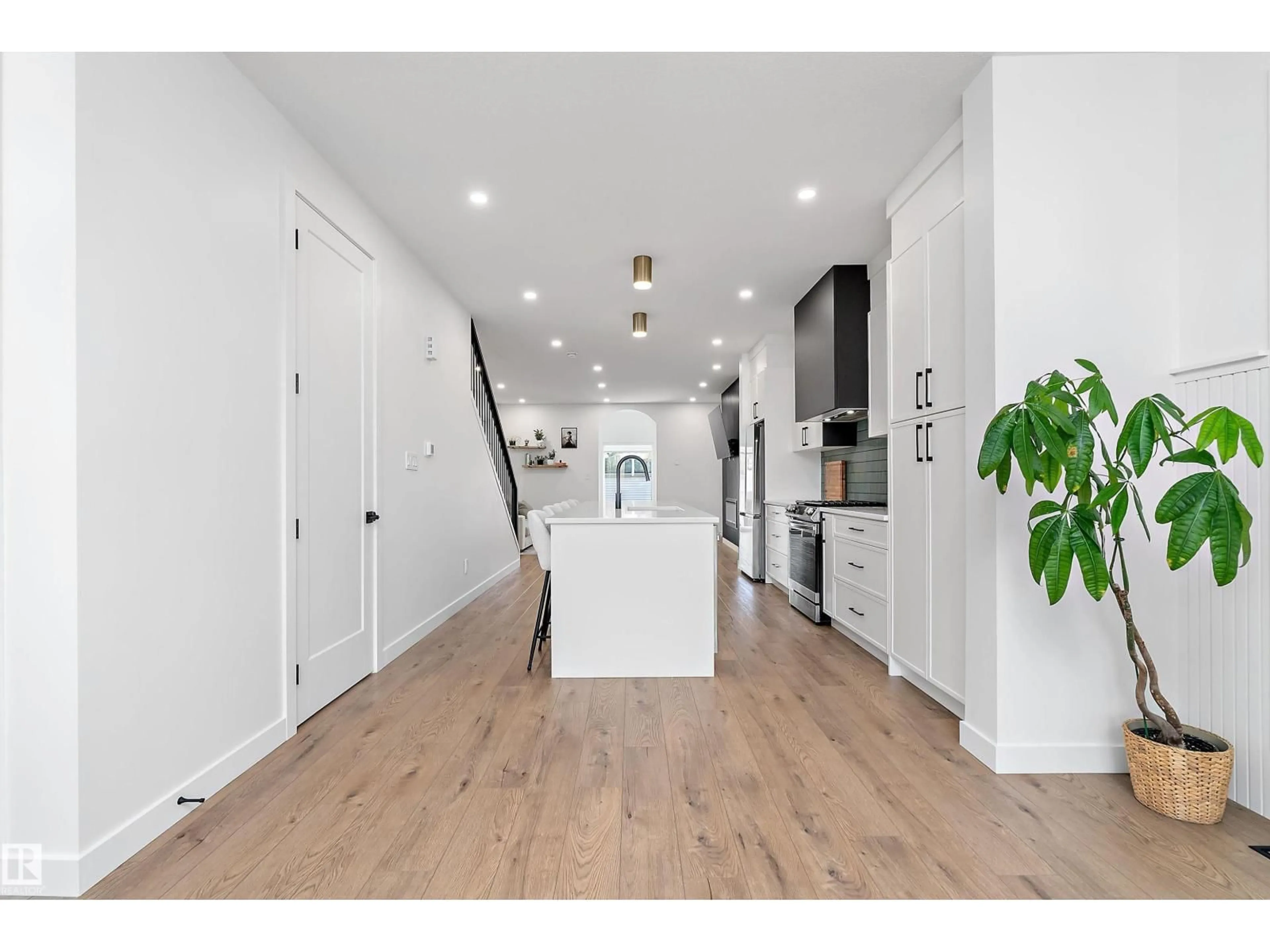 Indoor entryway for 9727 153 ST, Edmonton Alberta T5P2A4