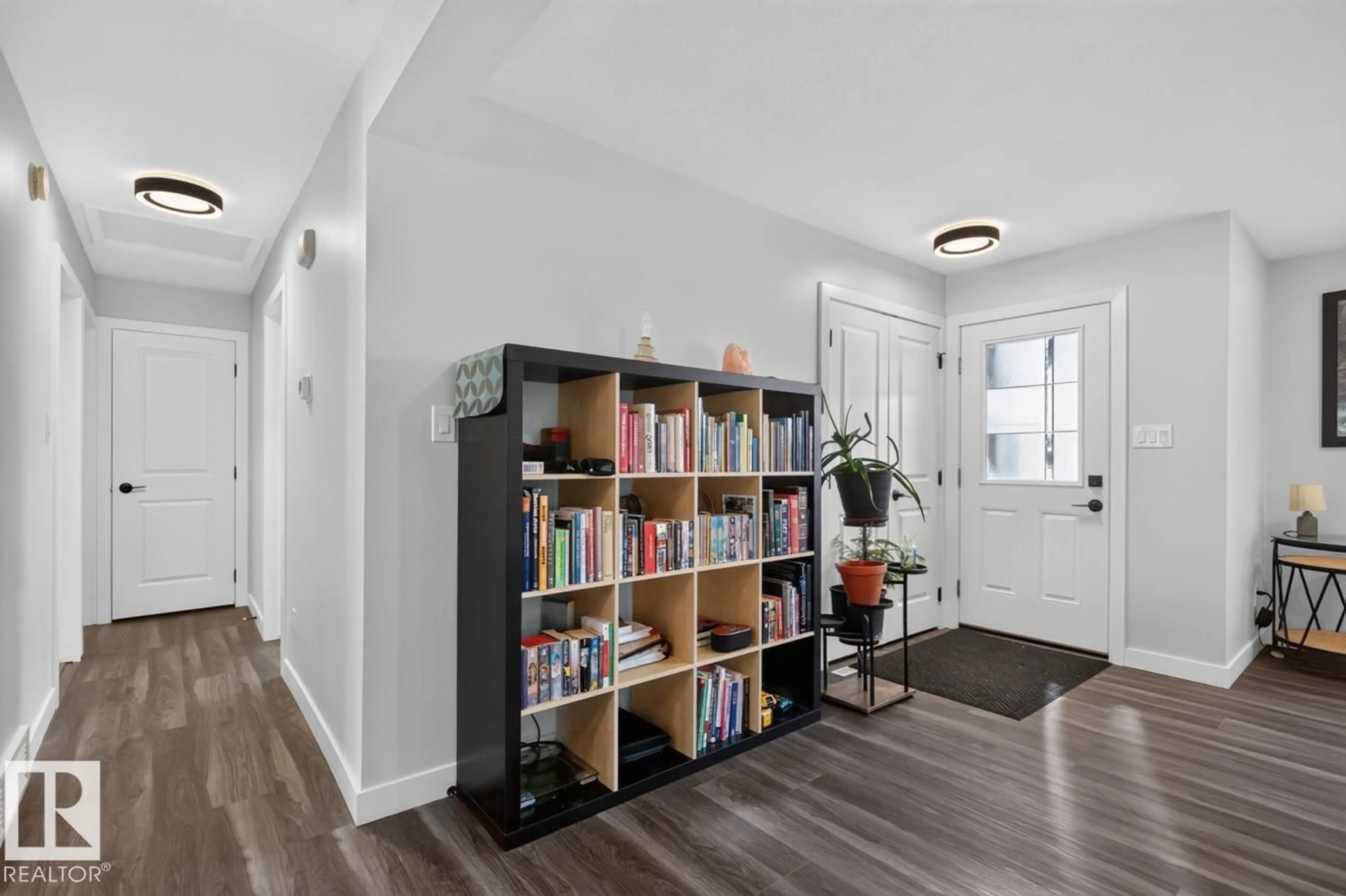 Indoor entryway for 7404 92 AV, Edmonton Alberta T6B6B0