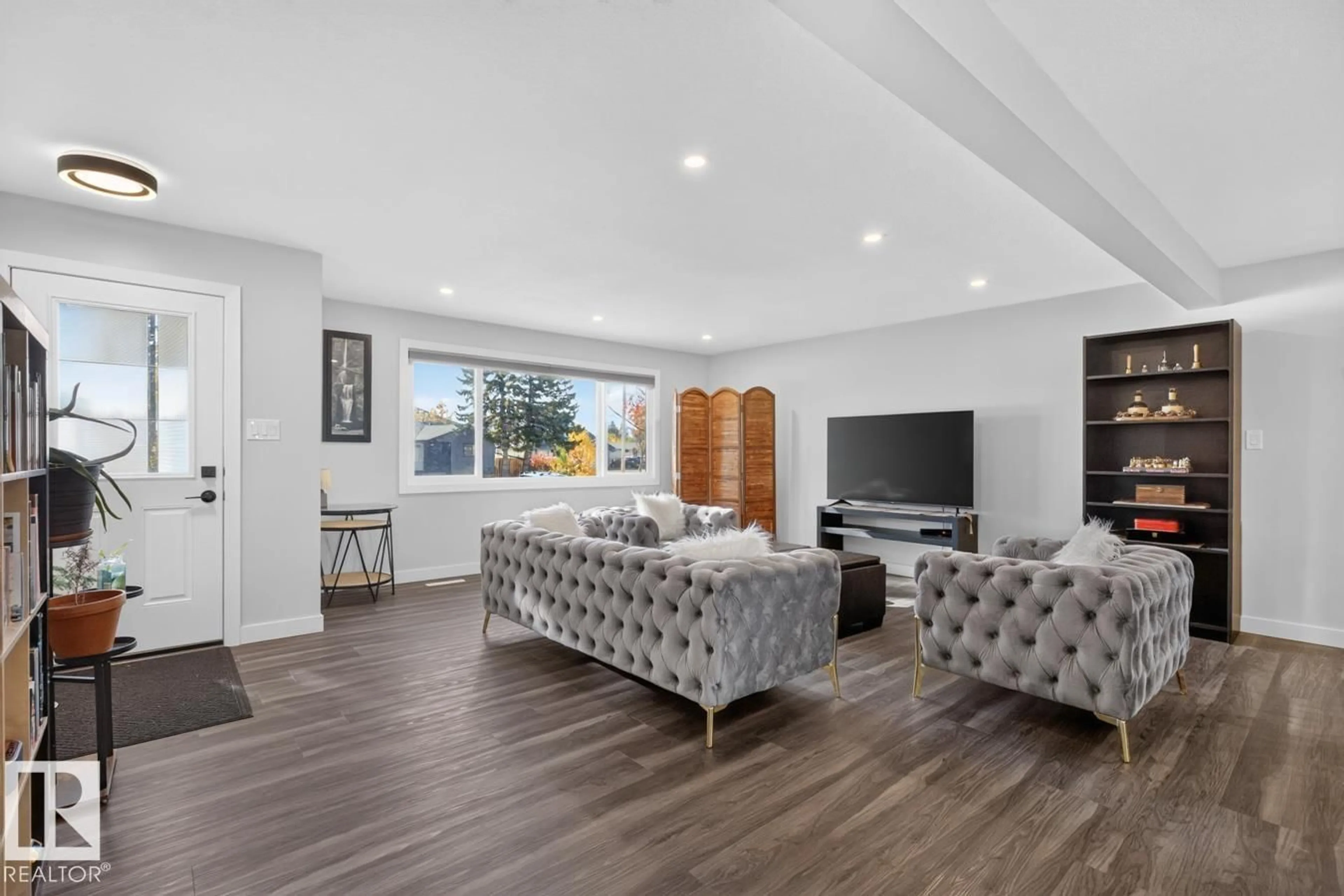 Living room with furniture, wood/laminate floor for 7404 92 AV, Edmonton Alberta T6B6B0