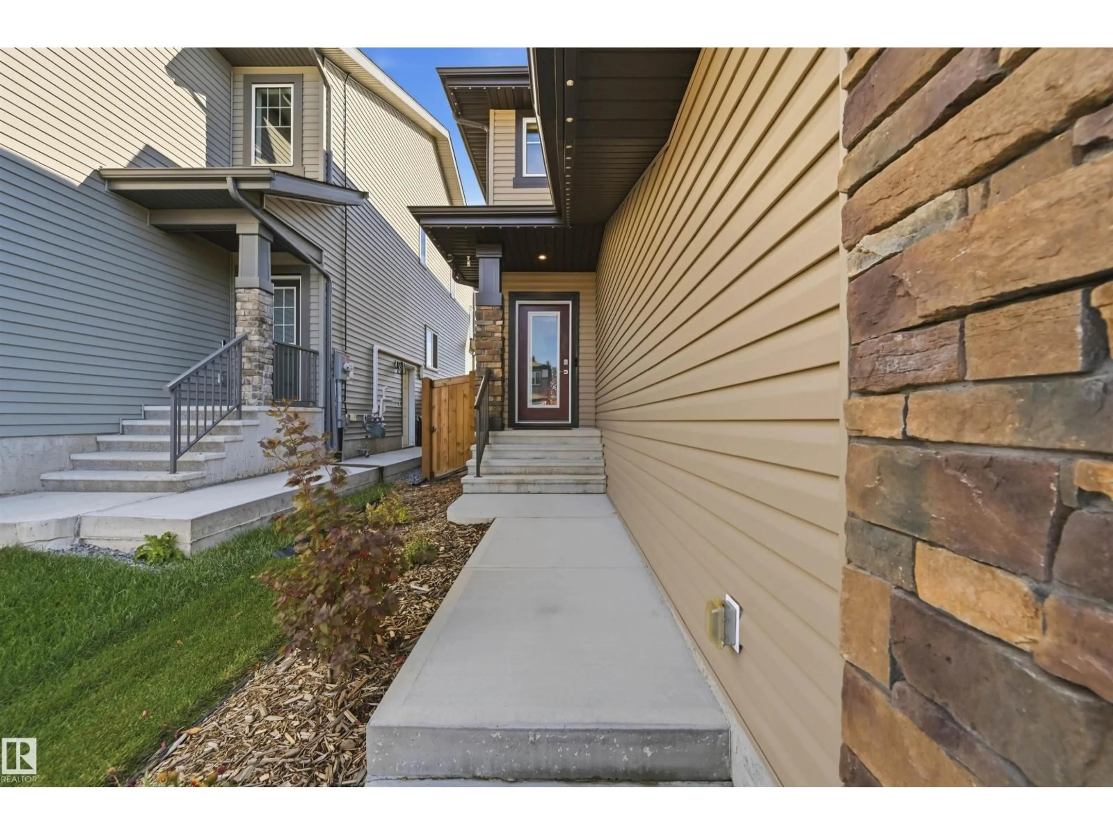 Indoor entryway for 168 LARCH CR, Leduc Alberta T9E1N3