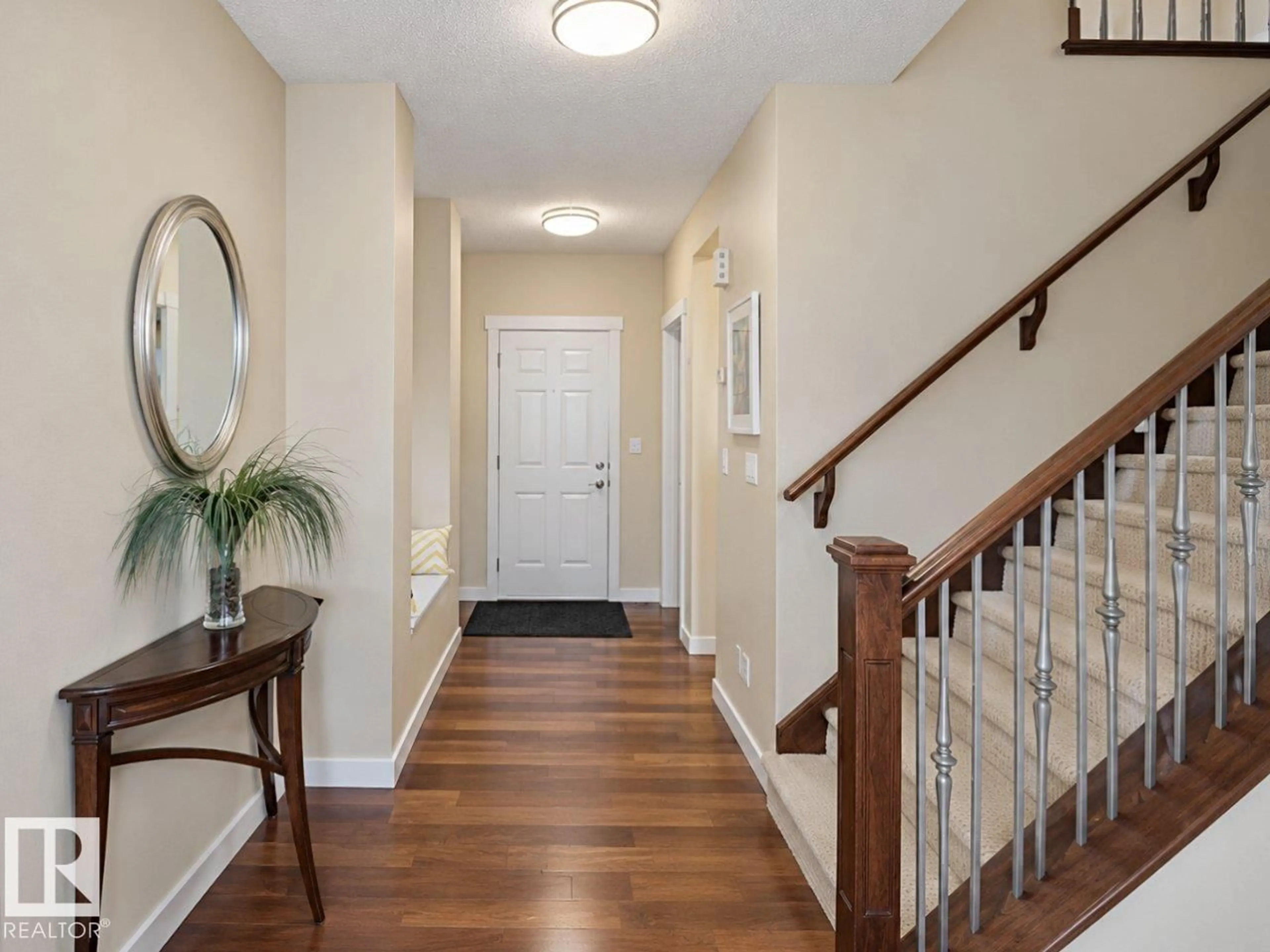 Indoor entryway for 1641 MALONE WY, Edmonton Alberta T6R0H4