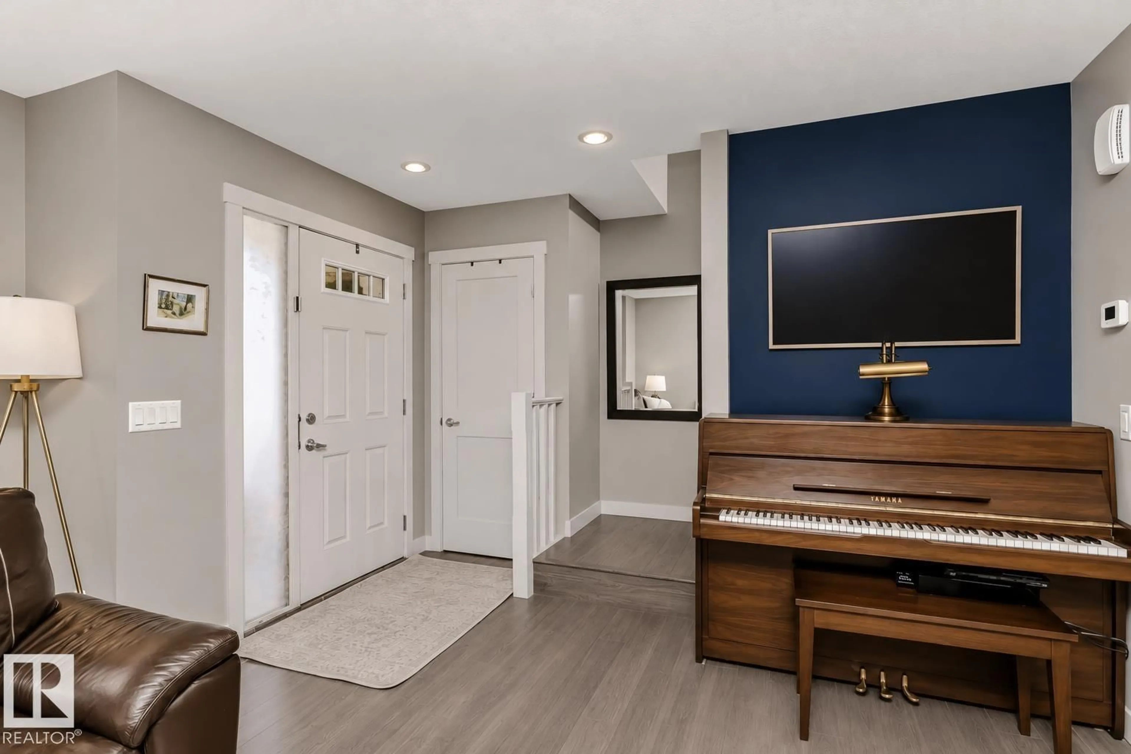 Indoor entryway for 2115 TRUMPETER WY, Edmonton Alberta T5S0G1