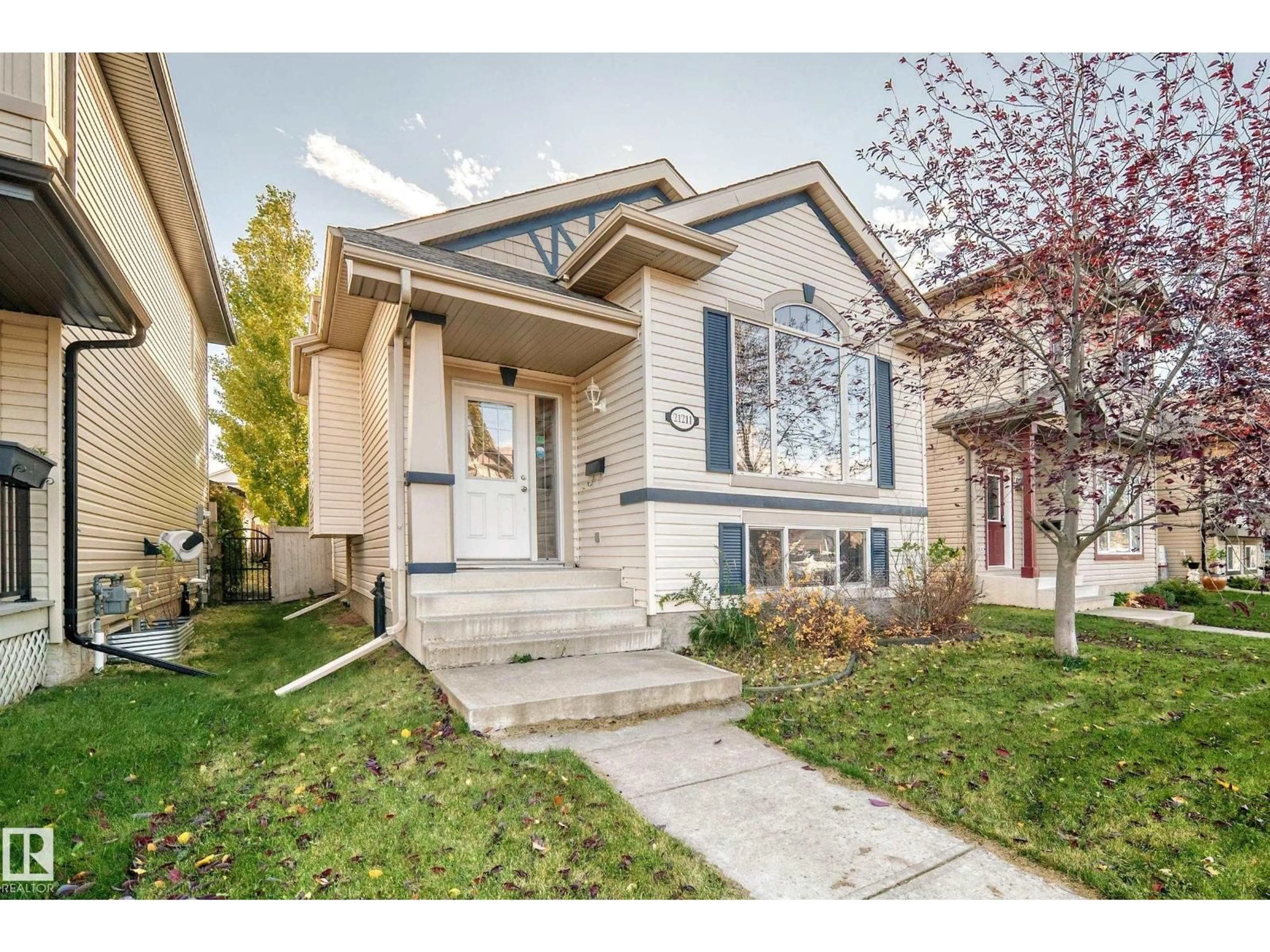 Home with vinyl exterior material, street for 21211 59 AV, Edmonton Alberta T6M0H5