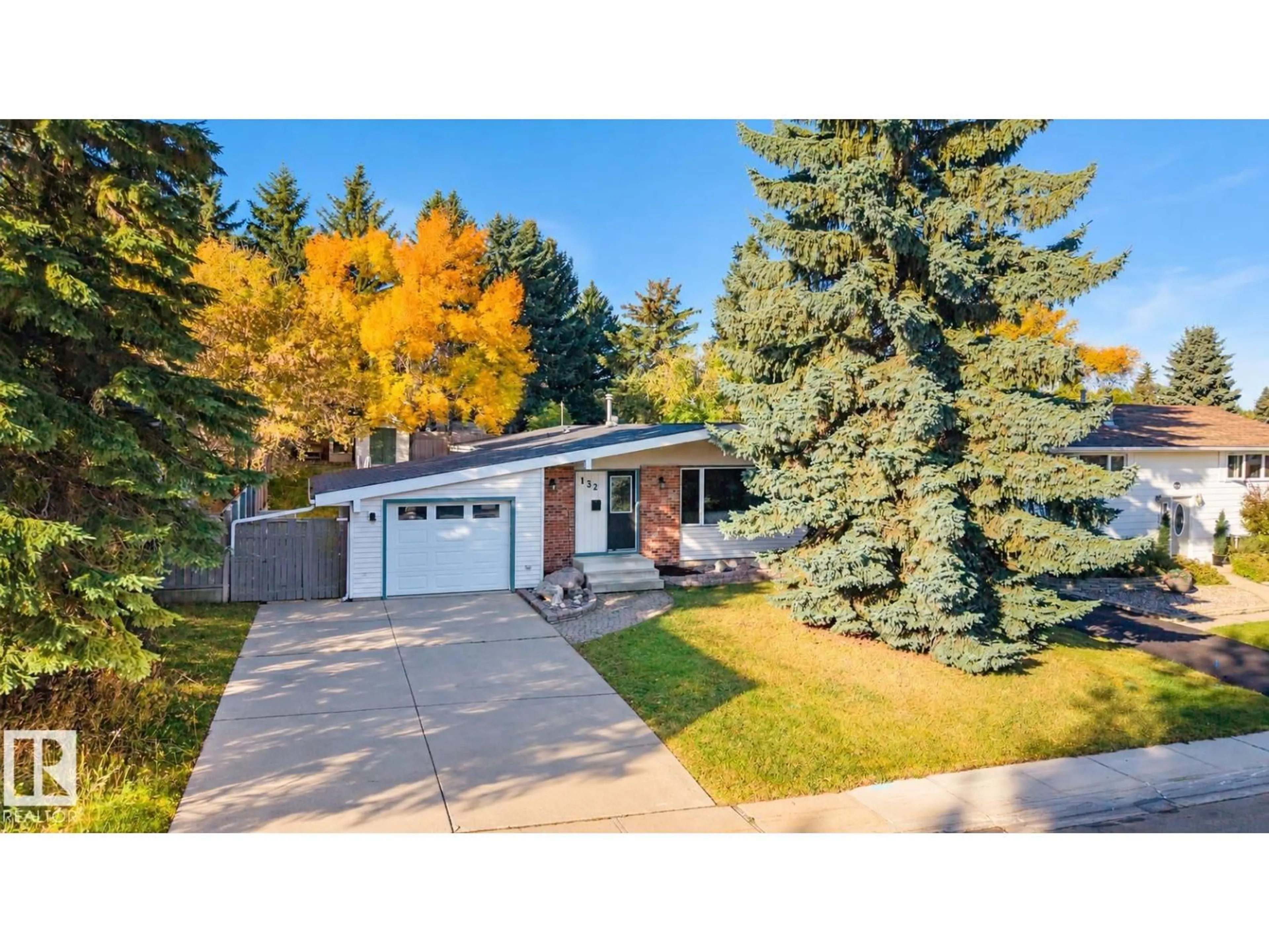 Home with vinyl exterior material, street for 132 GARLAND CR, Sherwood Park Alberta T8A2R4