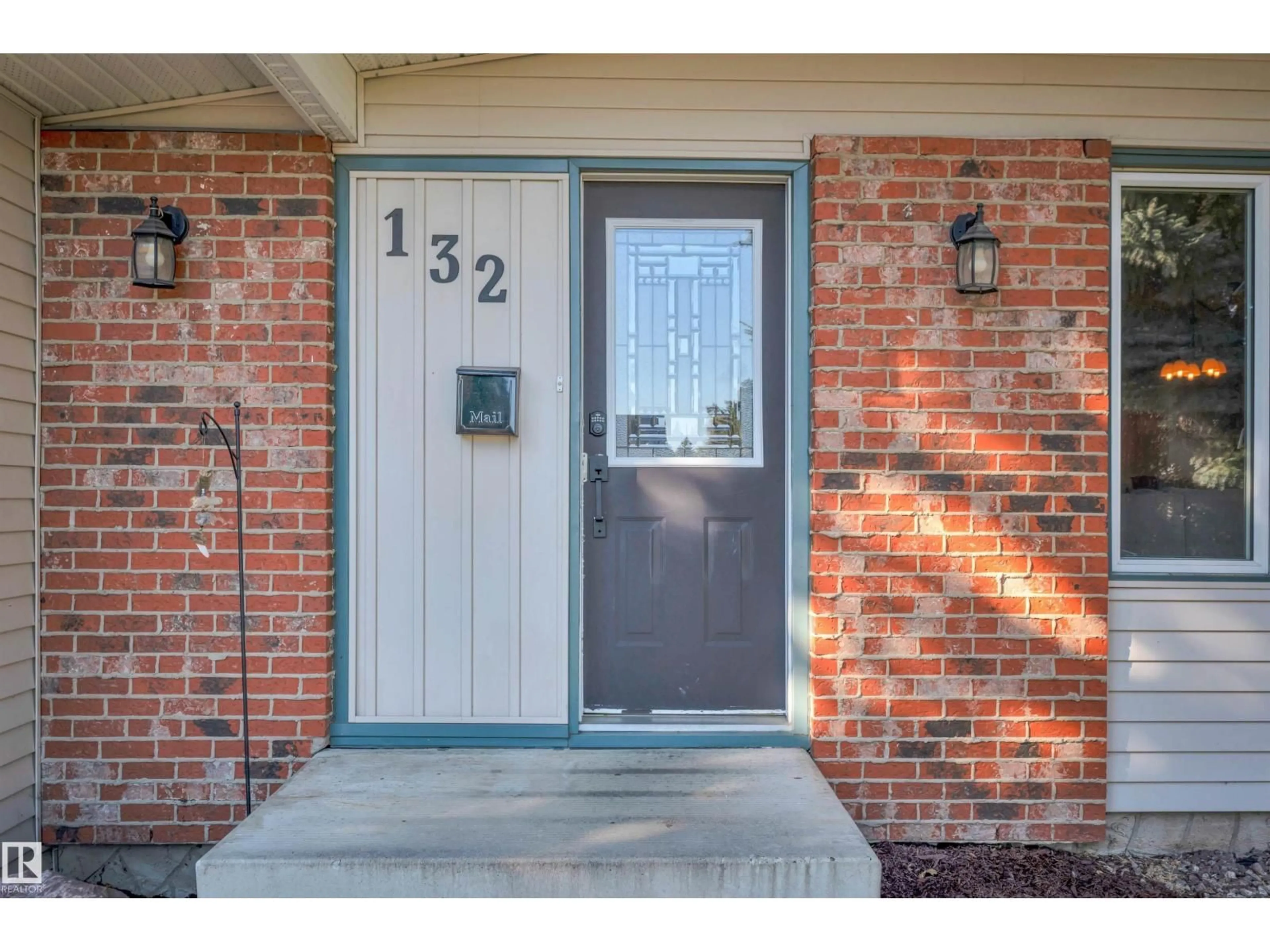Indoor entryway for 132 GARLAND CR, Sherwood Park Alberta T8A2R4
