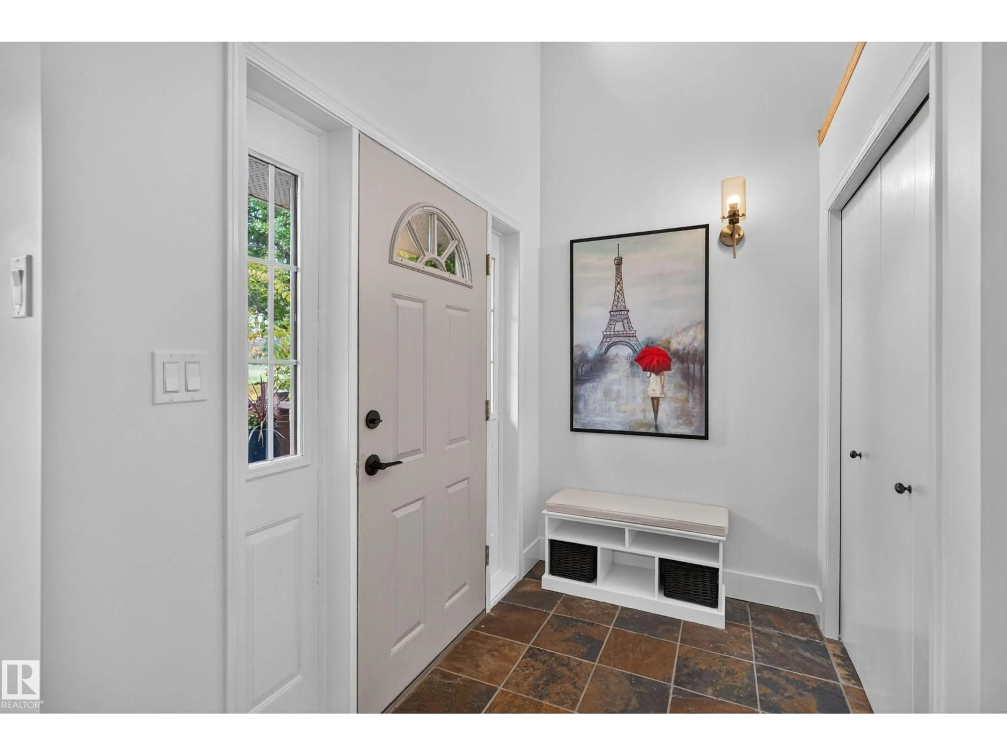 Indoor entryway for NW - 9601 101 ST, Edmonton Alberta T5K0W7