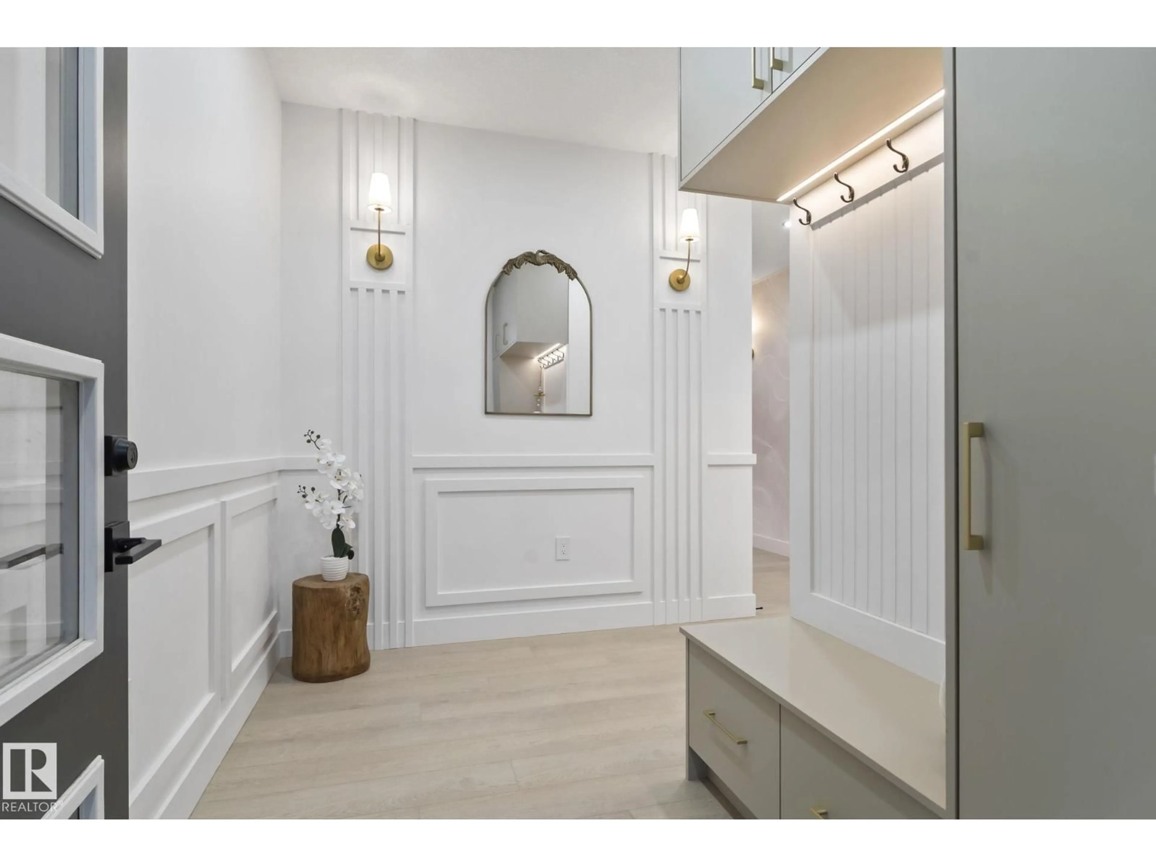 Indoor entryway for 3305 CHICKADEE DR, Edmonton Alberta T5S0V5