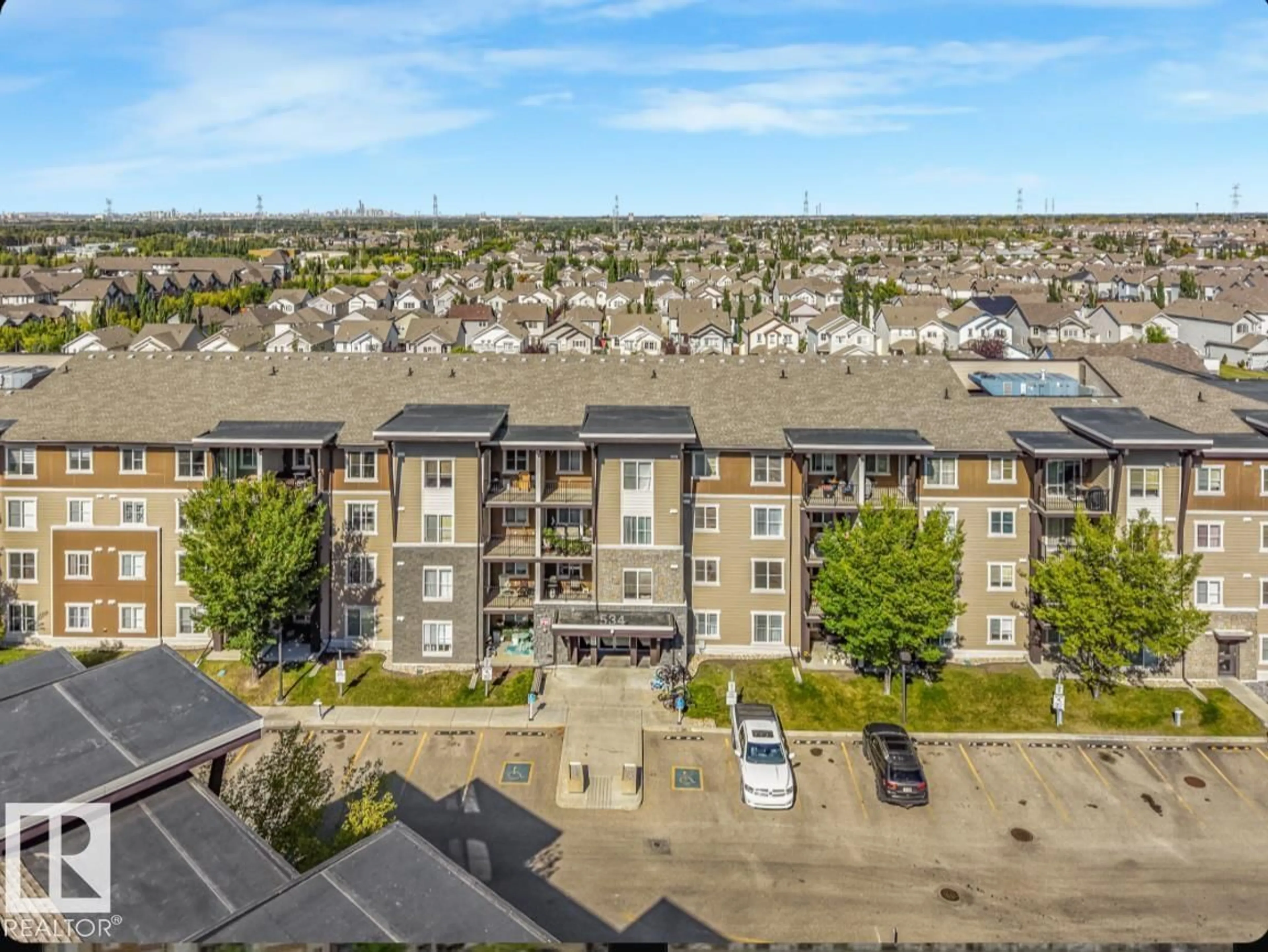 A pic from outside/outdoor area/front of a property/back of a property/a pic from drone, unknown for 530 WATT BV, Edmonton Alberta T6X1P7